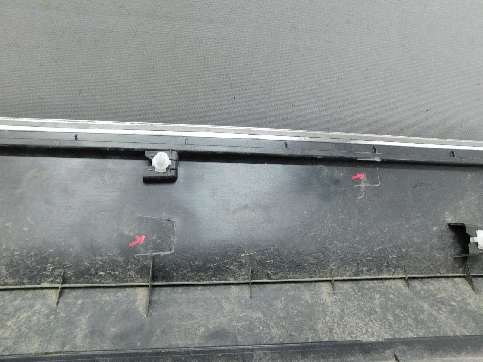 Накладка двери передней правой