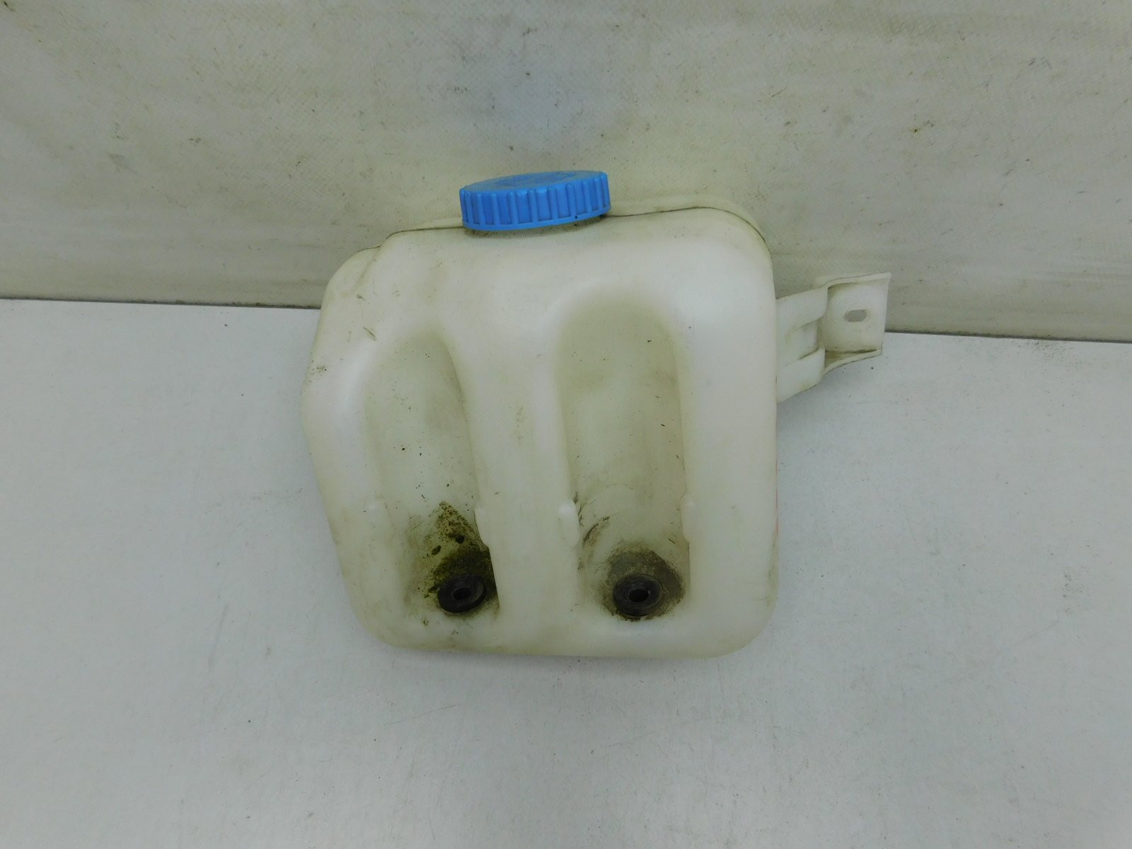 Бачок омывателя лобового стекла VAZ Lada Granta 2011>