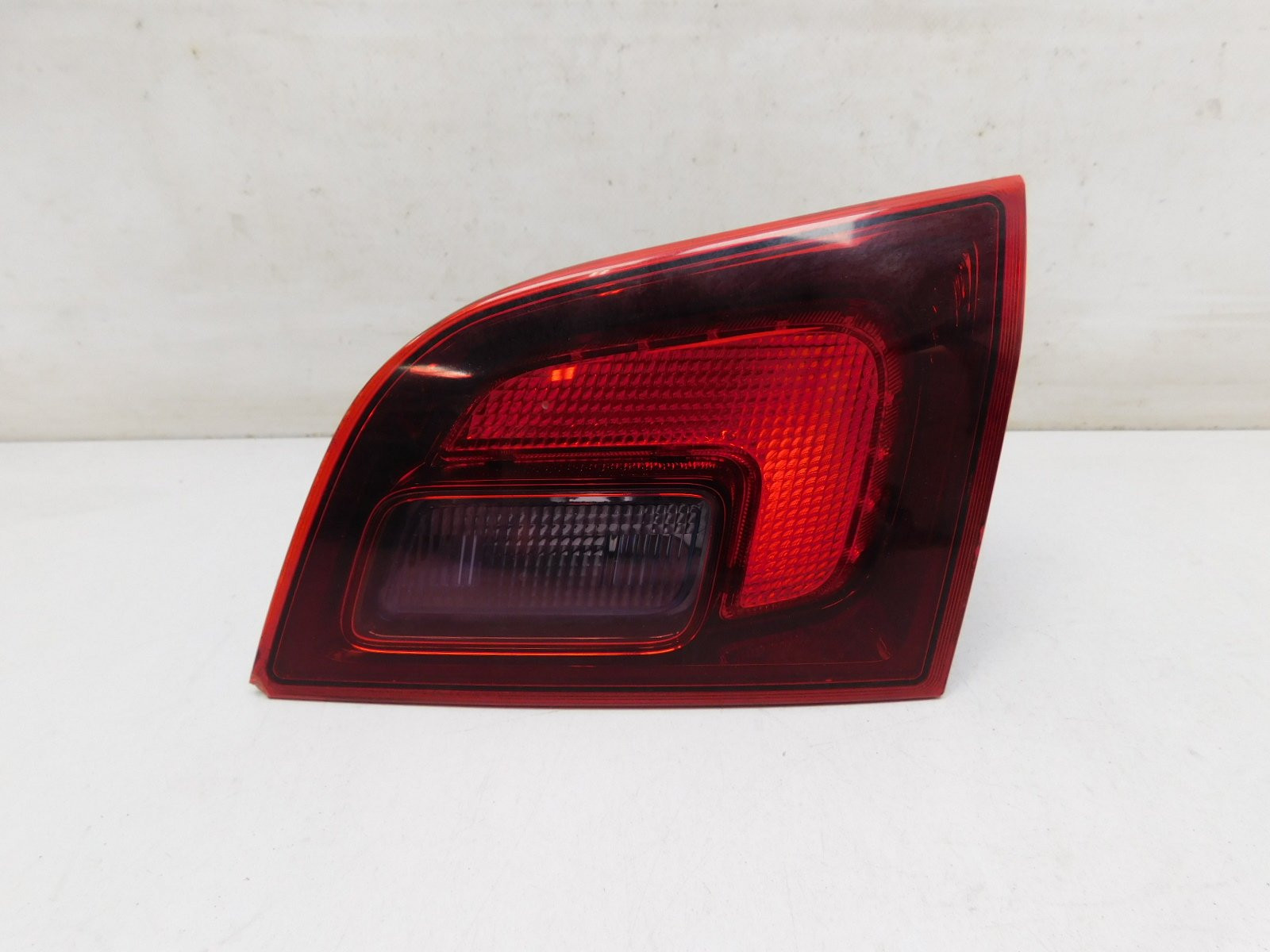 Фонарь задний внутренний правый Opel Astra J 2010>