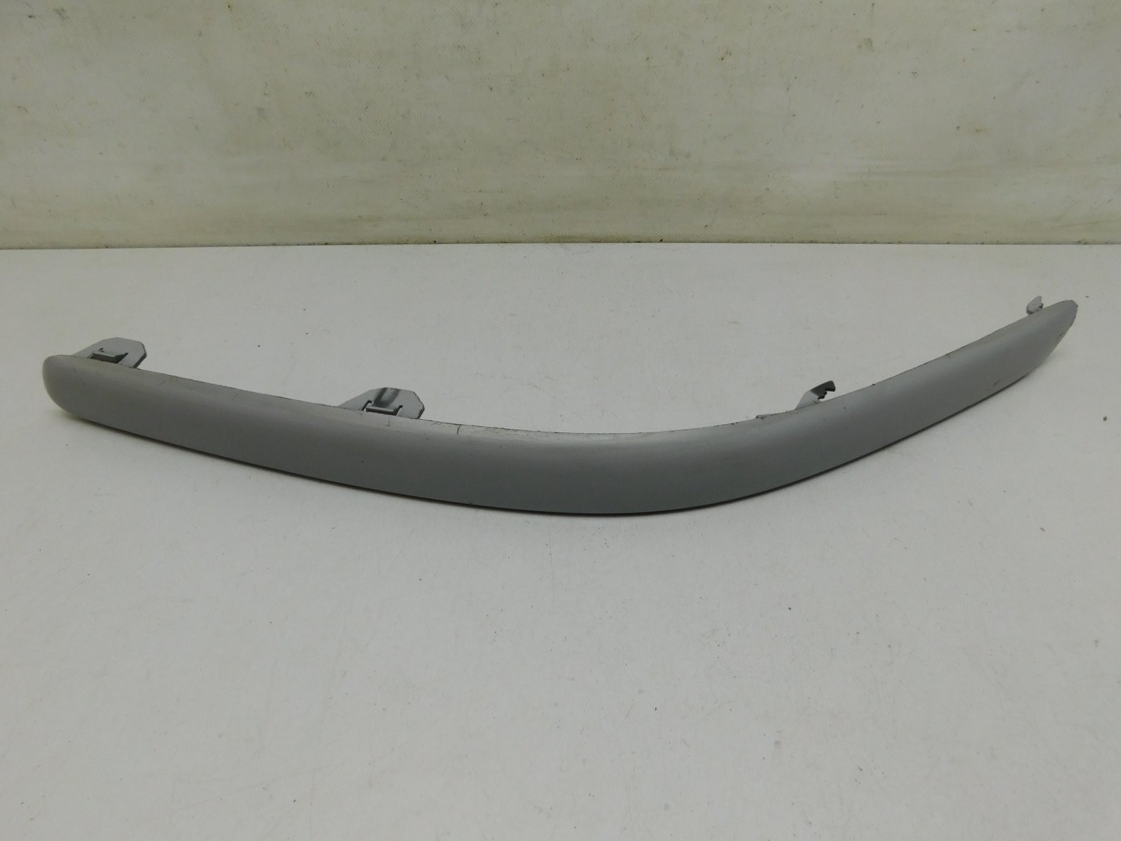 Накладка переднего бампера Toyota Avensis II 2003-2008