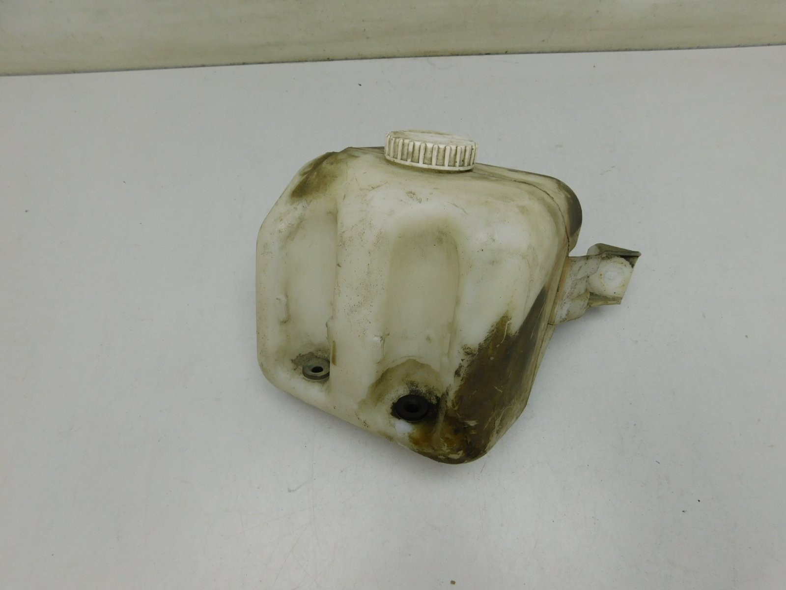 Бачок омывателя лобового стекла VAZ Lada Granta 2011>