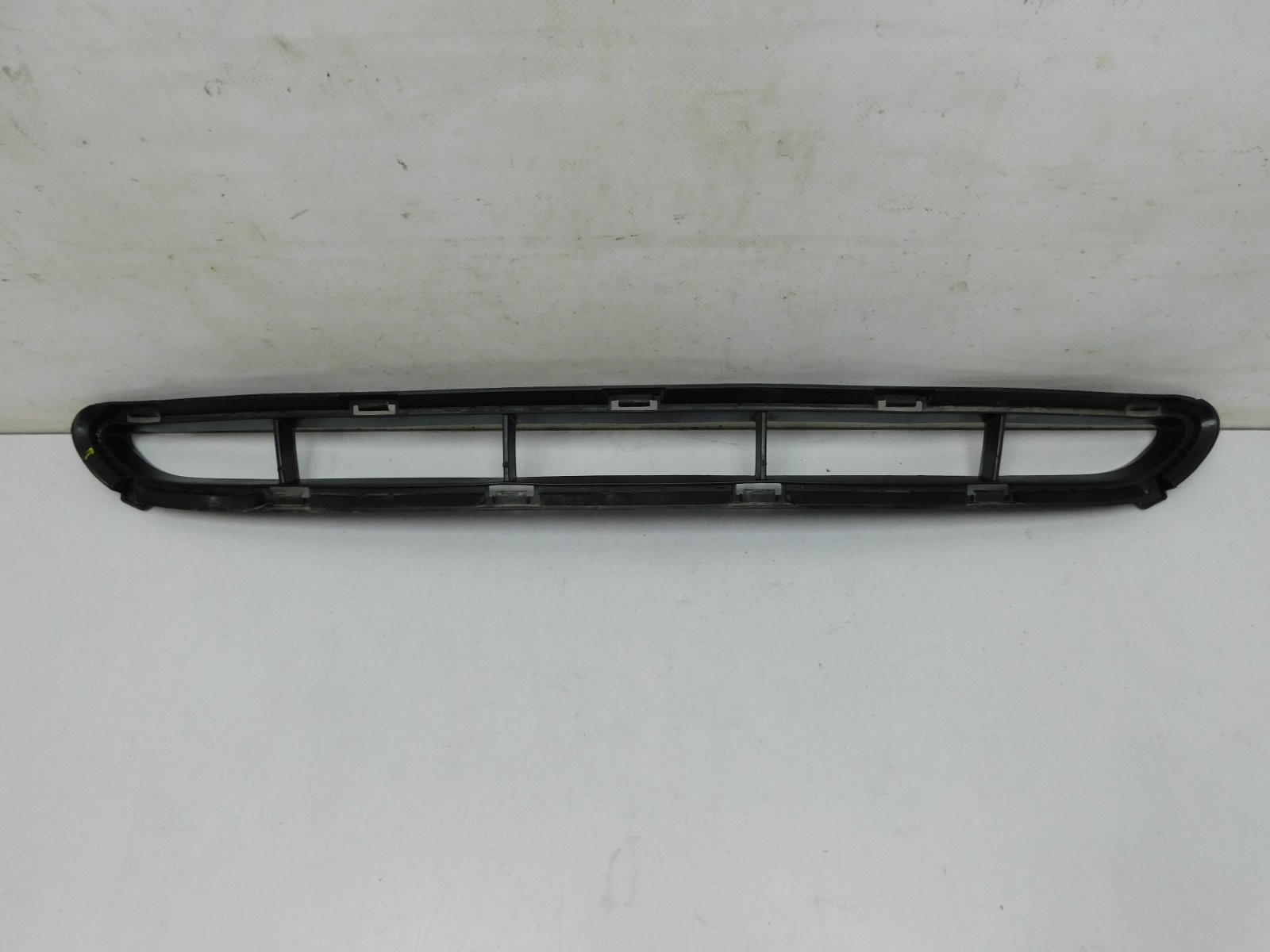 Решетка в бампер центральная Kia Sorento 2009>