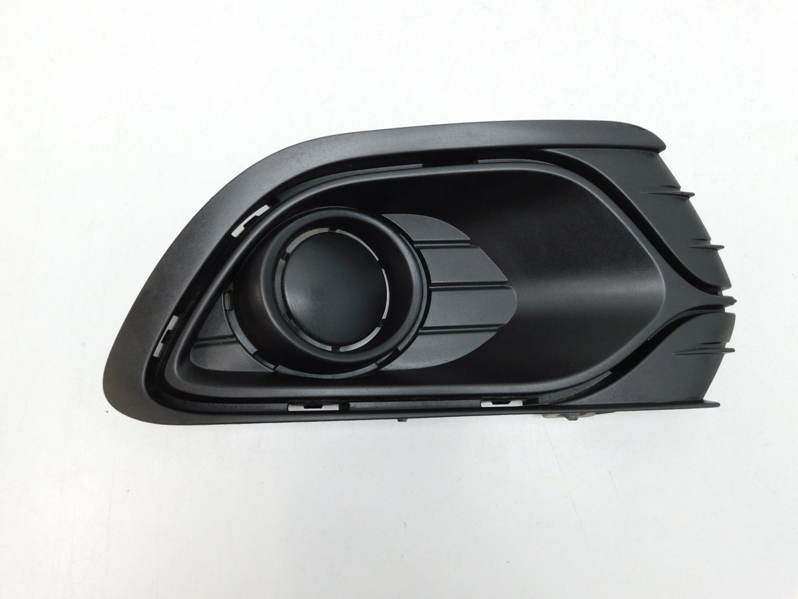 Решетка в бампер правая Renault Logan II 2014>