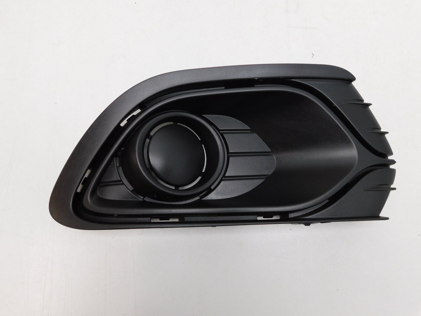 Решетка в бампер правая Renault Logan II 2014>