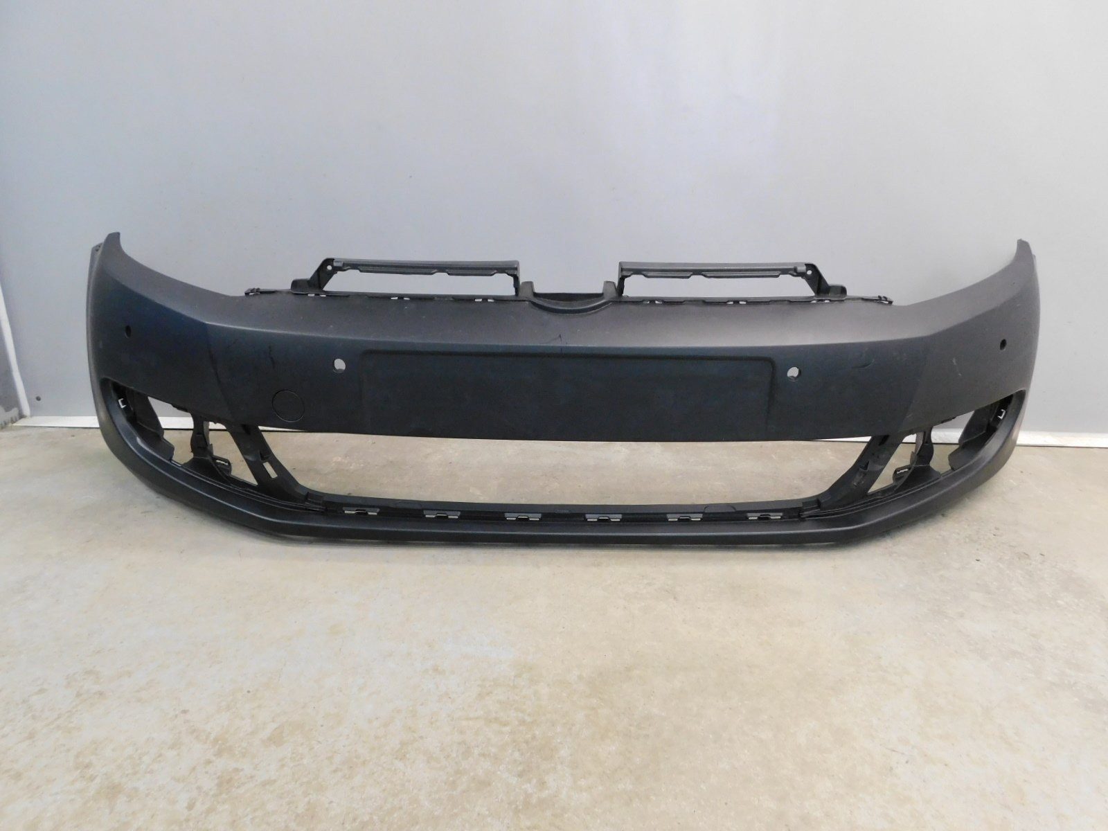 Бампер передний Volkswagen Golf VI 2009-2013