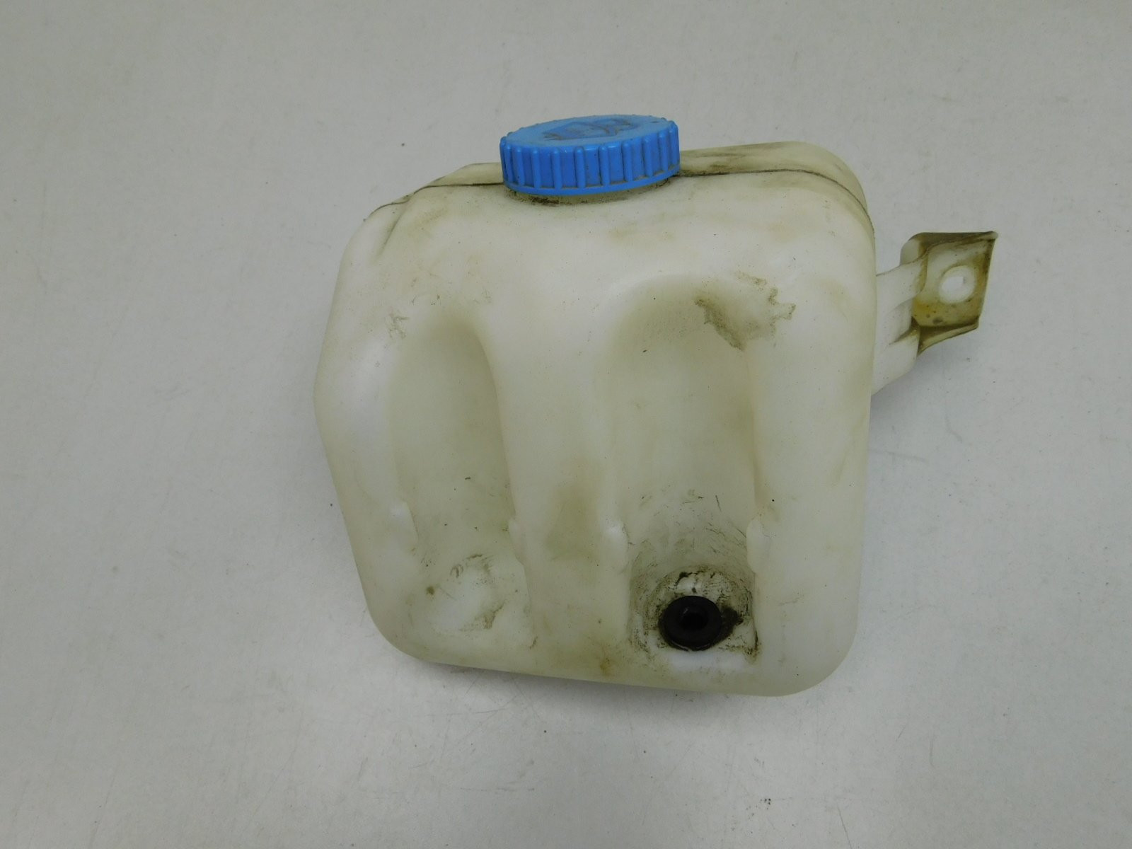 Бачок омывателя лобового стекла VAZ Lada Granta 2011>