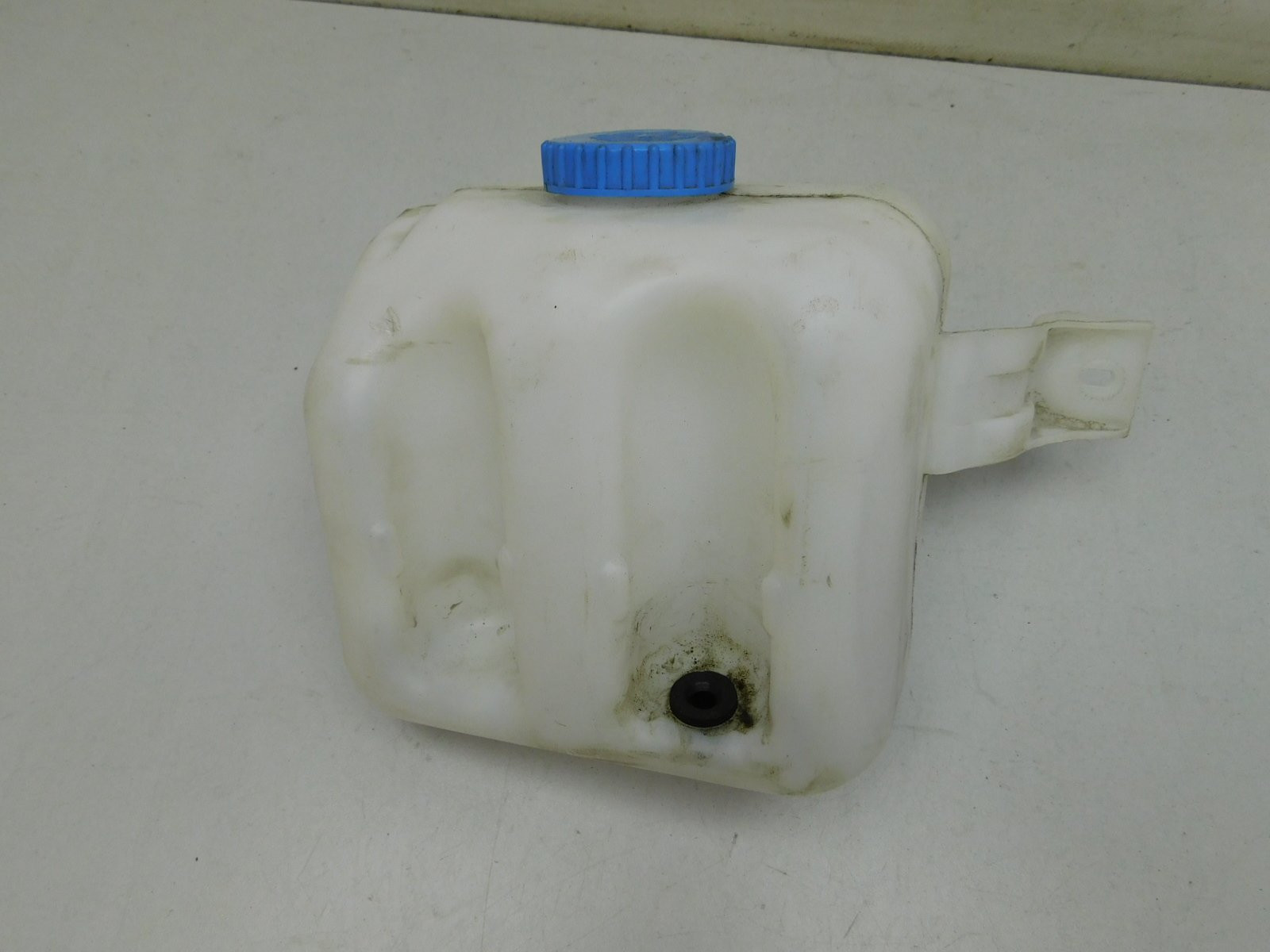 Бачок омывателя лобового стекла VAZ Lada Granta 2011>