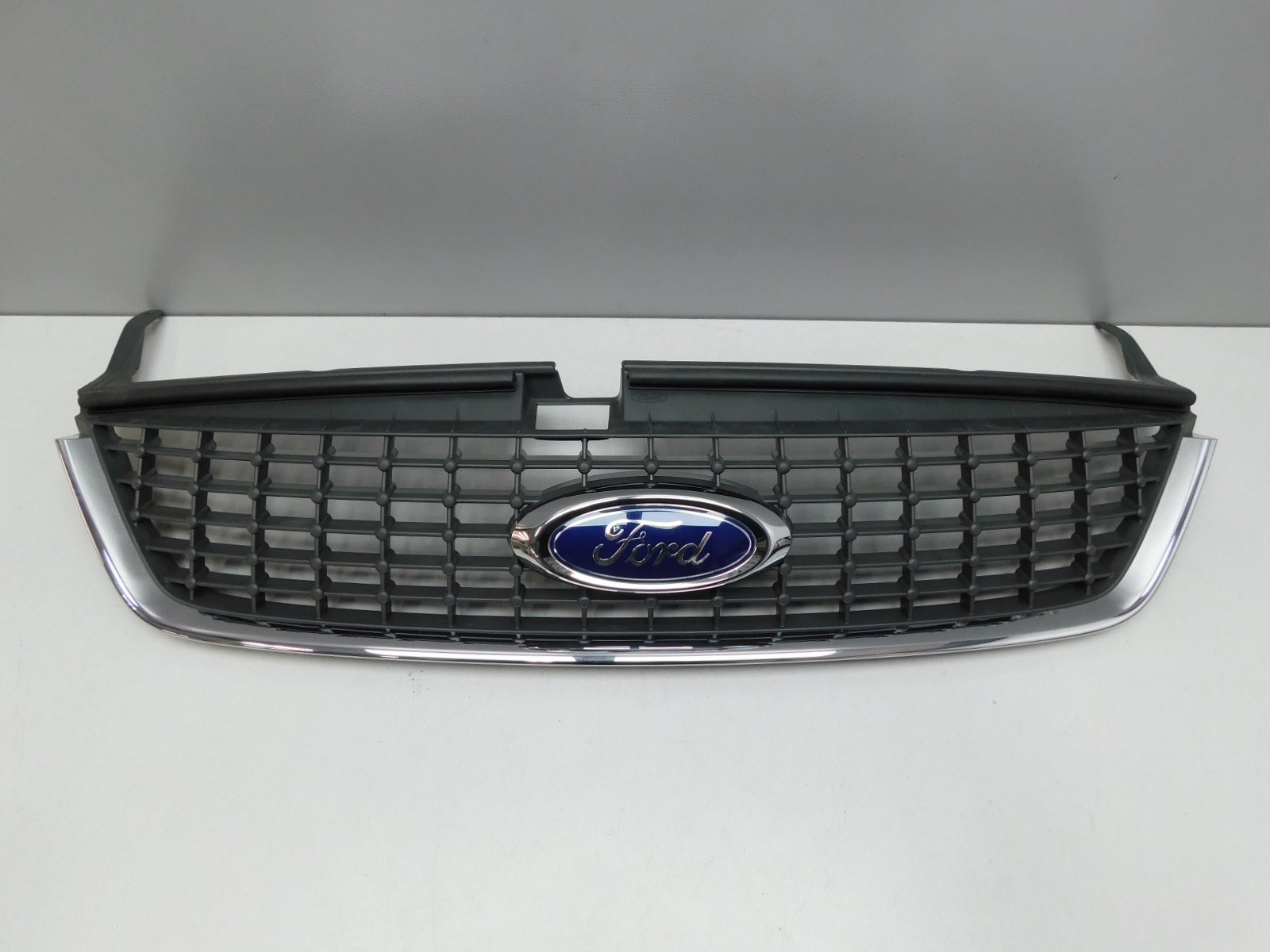 Решетка радиатора Ford Mondeo IV 2007-2015