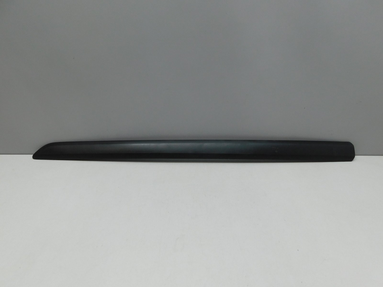 Молдинг двери передней левой Skoda Yeti 2009-2018