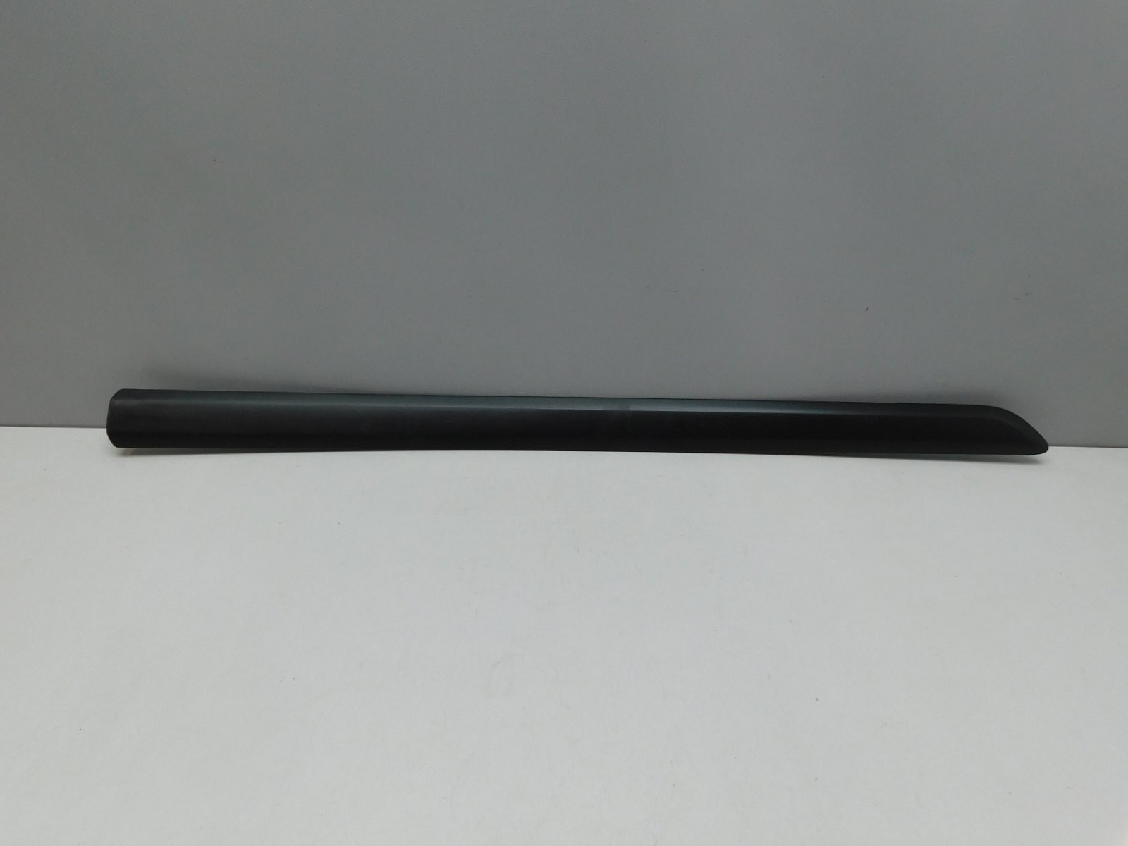 Молдинг двери передней правой Skoda Yeti 2009-2018