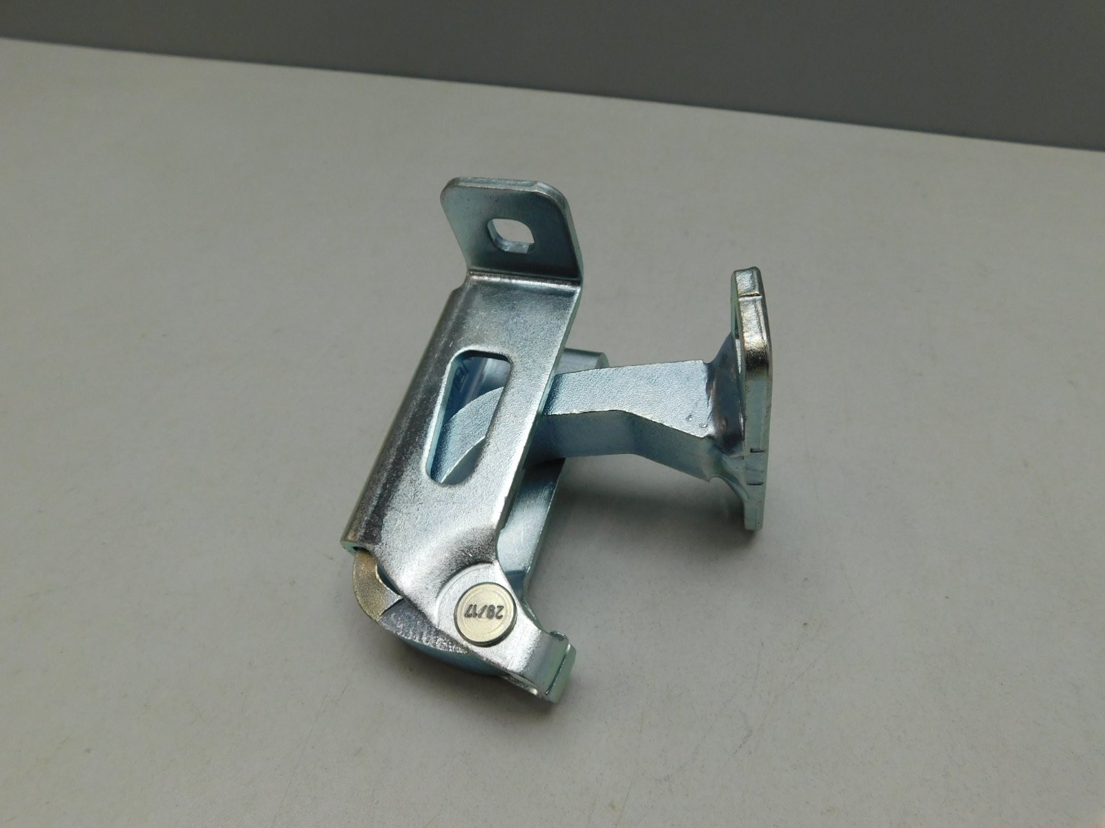 Наружные петли двери багажника VAZ Lada Largus 2011>