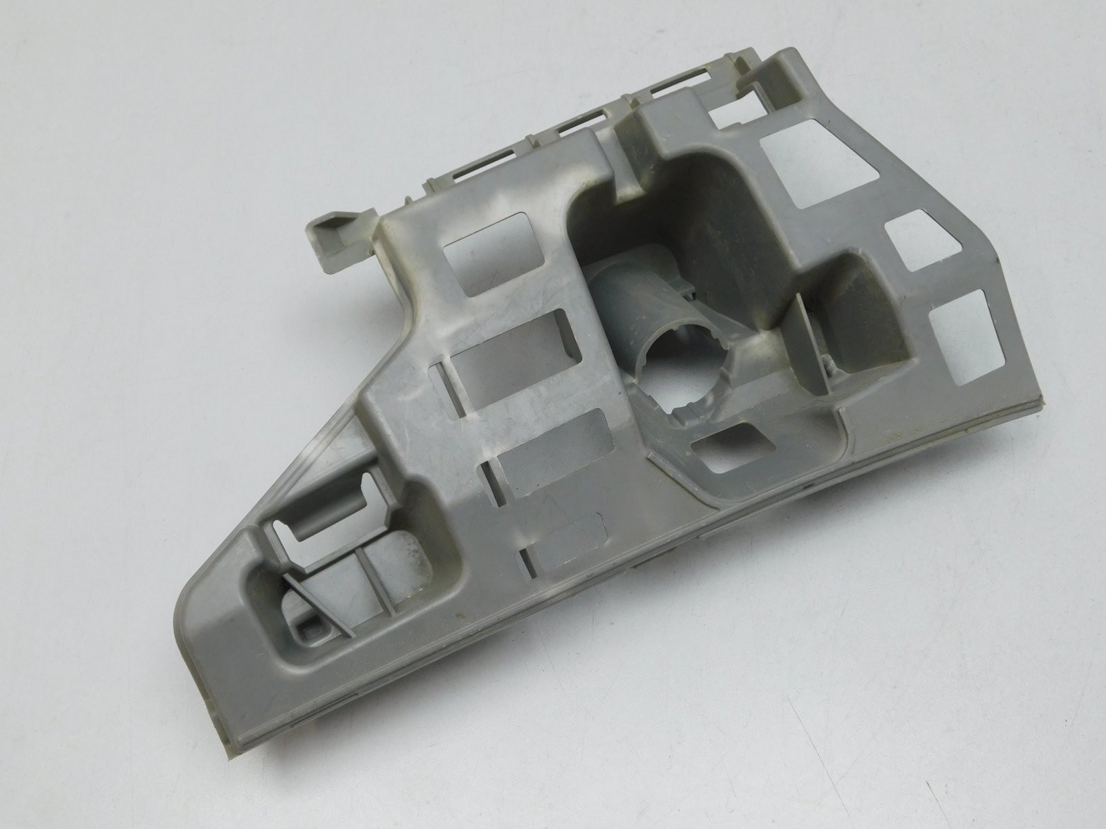 Кронштейн форсунки омывателя фар Skoda Fabia 2007-2015