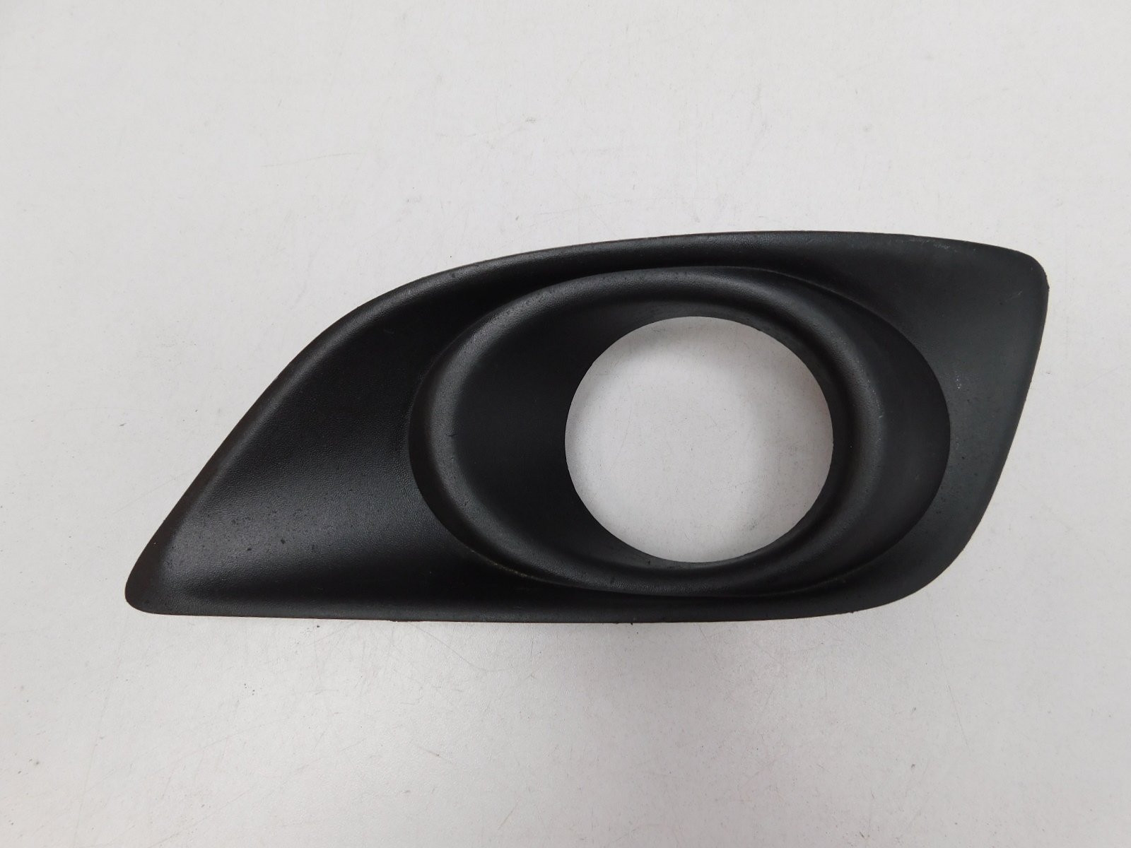 Решетка в бампер левая Toyota Avensis II 2003-2008