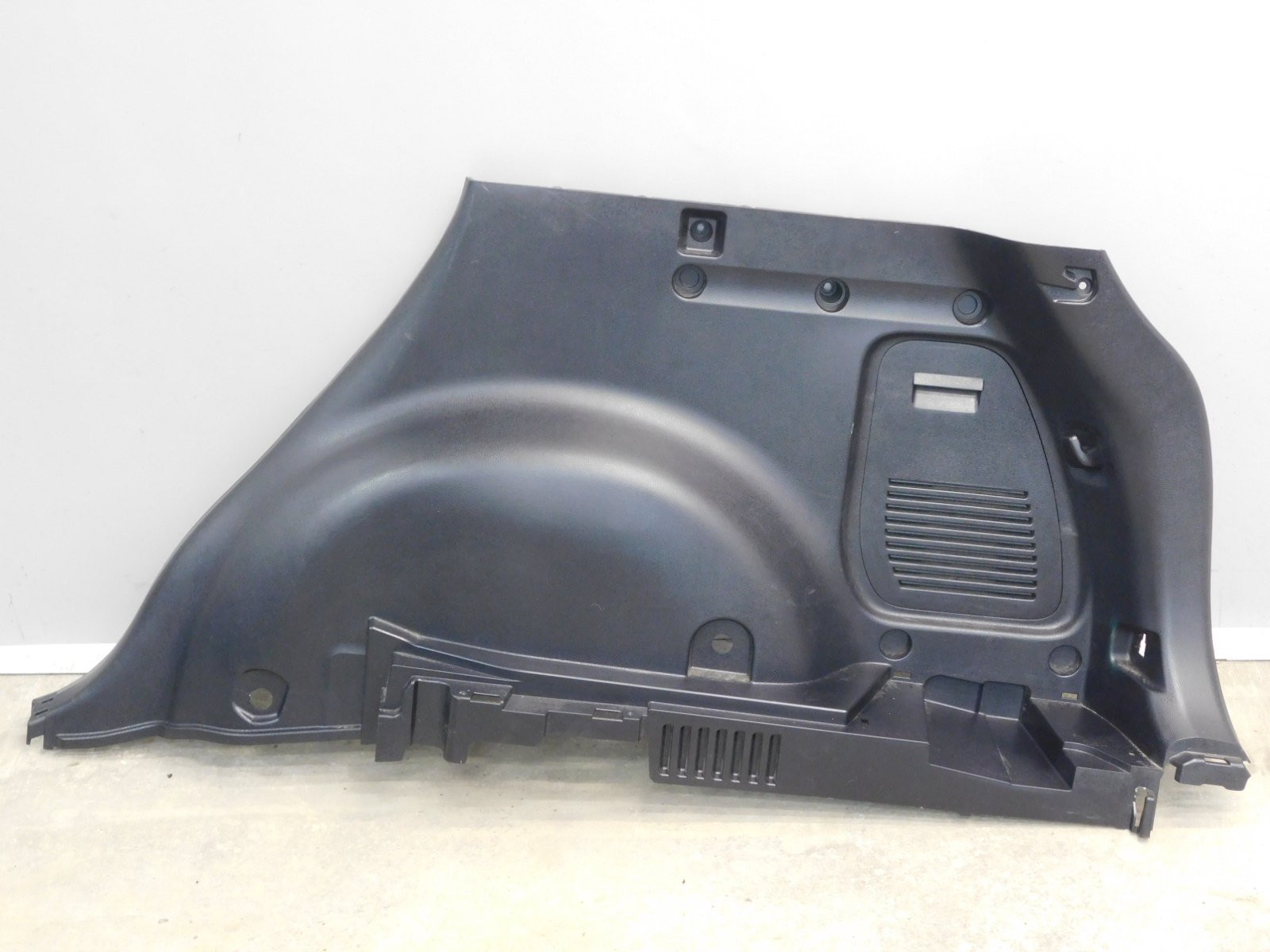 Обшивка багажника Toyota RAV 4 2013-2019