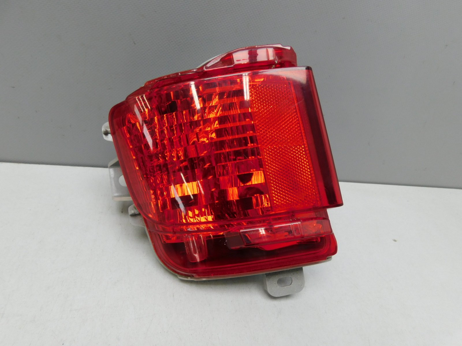 Фонарь задний в бампер левый Toyota Land Cruiser (200) 2008>