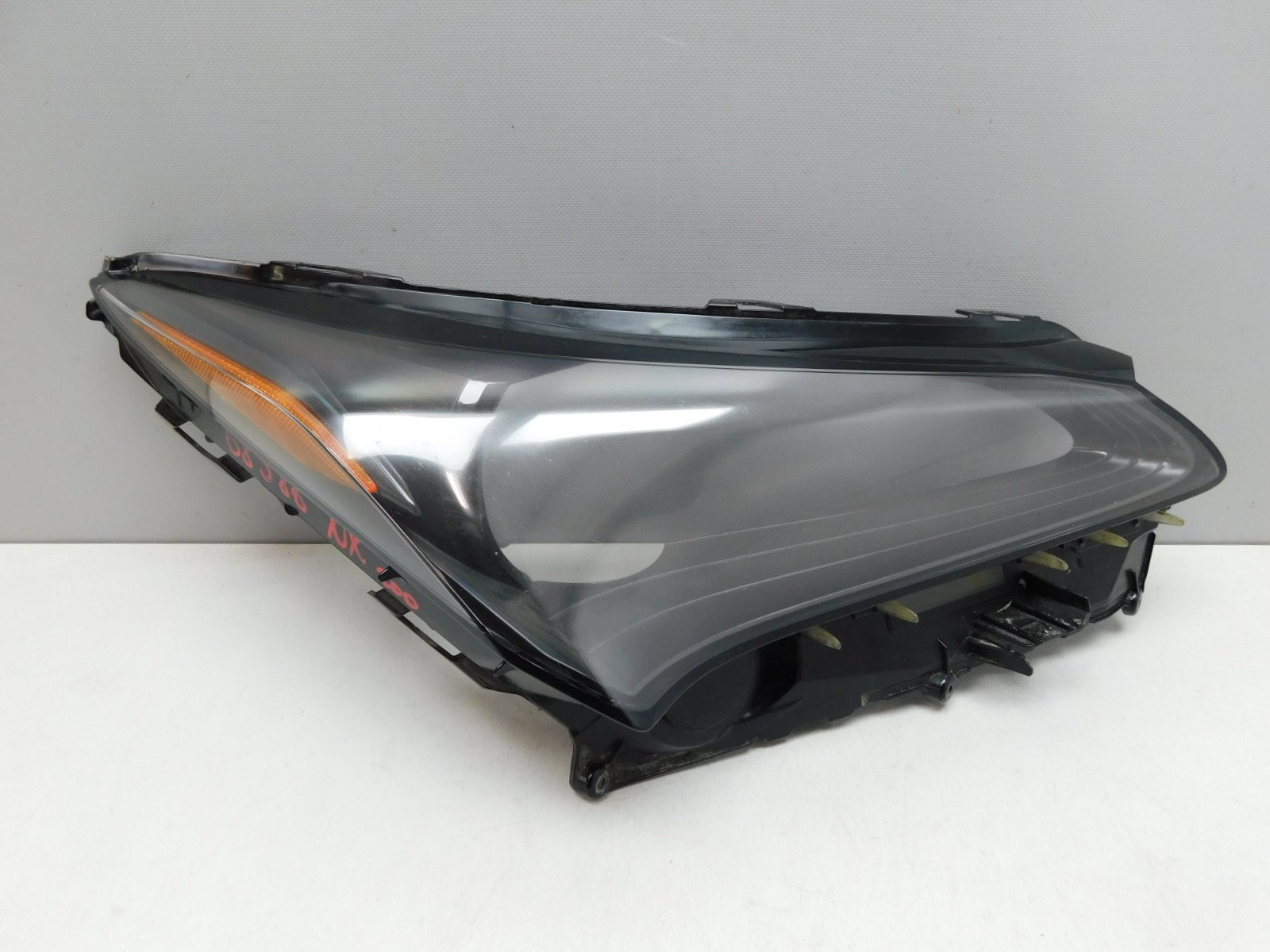 Фара правая Lexus NX 200 2014>