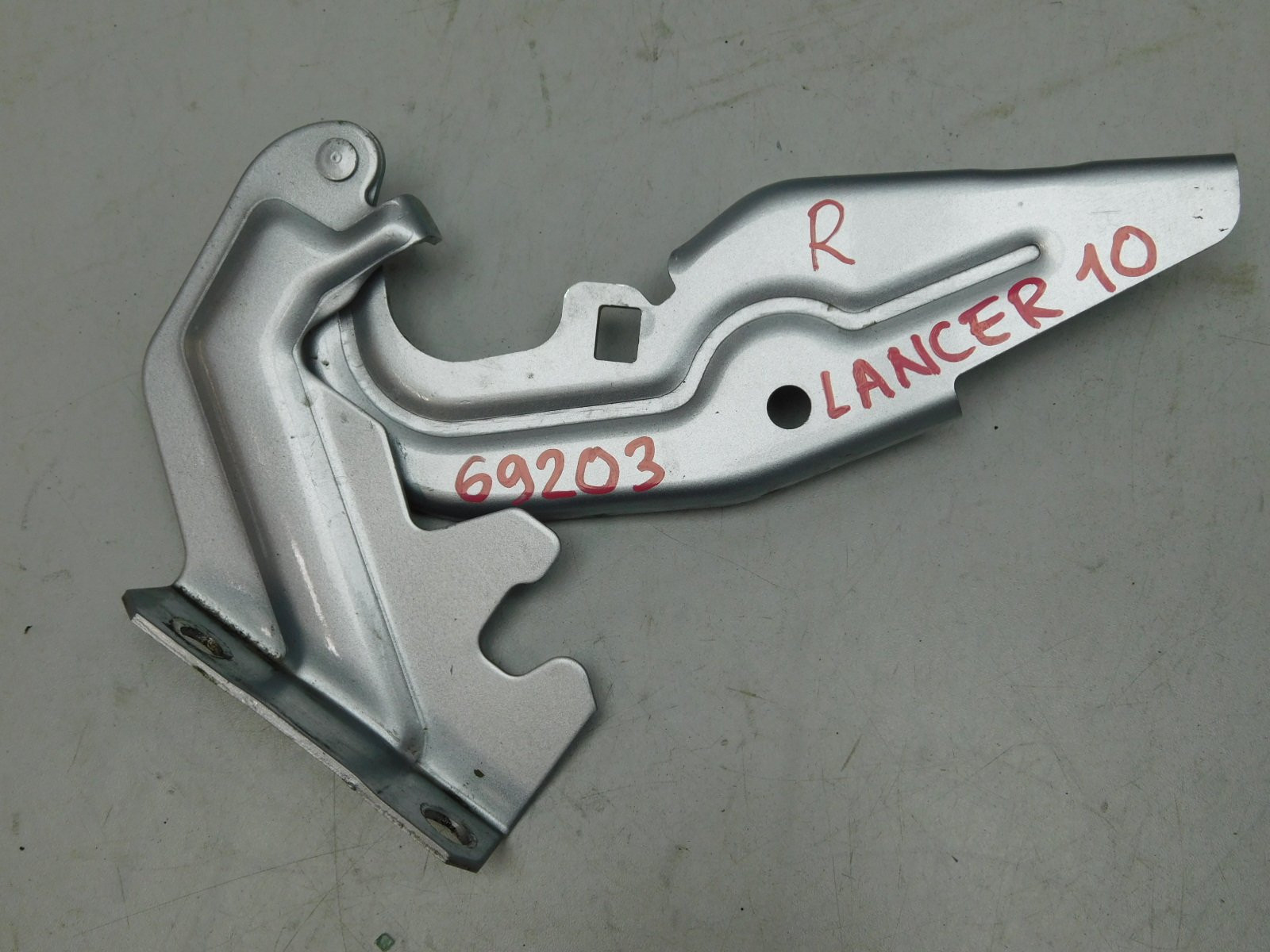 Петля капота правая Mitsubishi Lancer 2007>