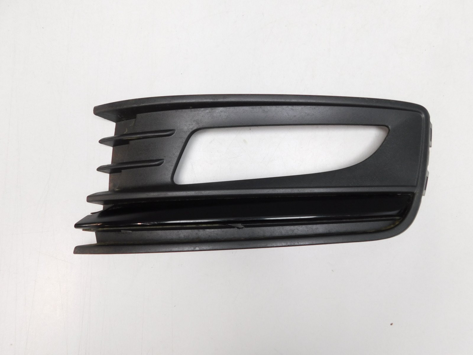 Решетка в бампер левая Volkswagen Polo Sedan 2011-2020