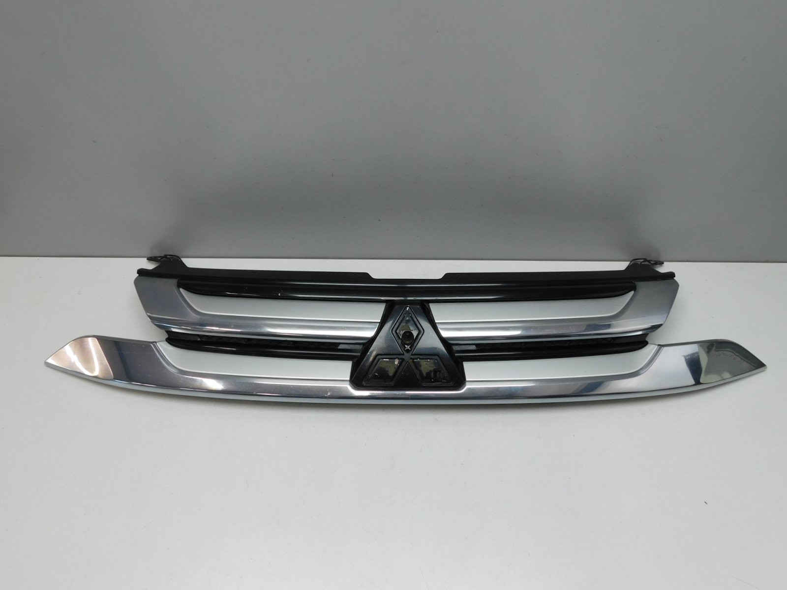 Решетка радиатора Mitsubishi Outlander 2012>
