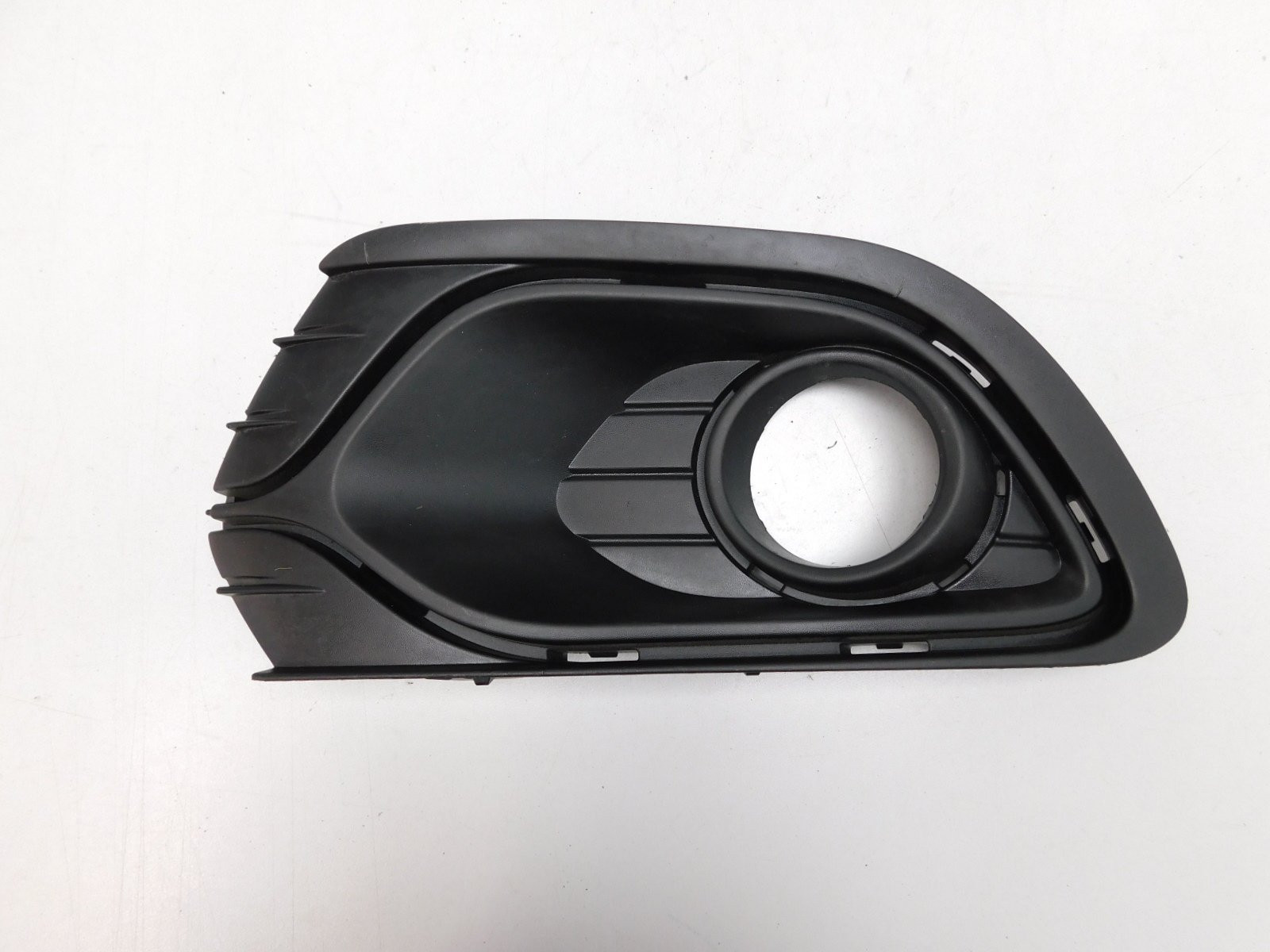 Решетка в бампер левая Renault Logan II 2014>