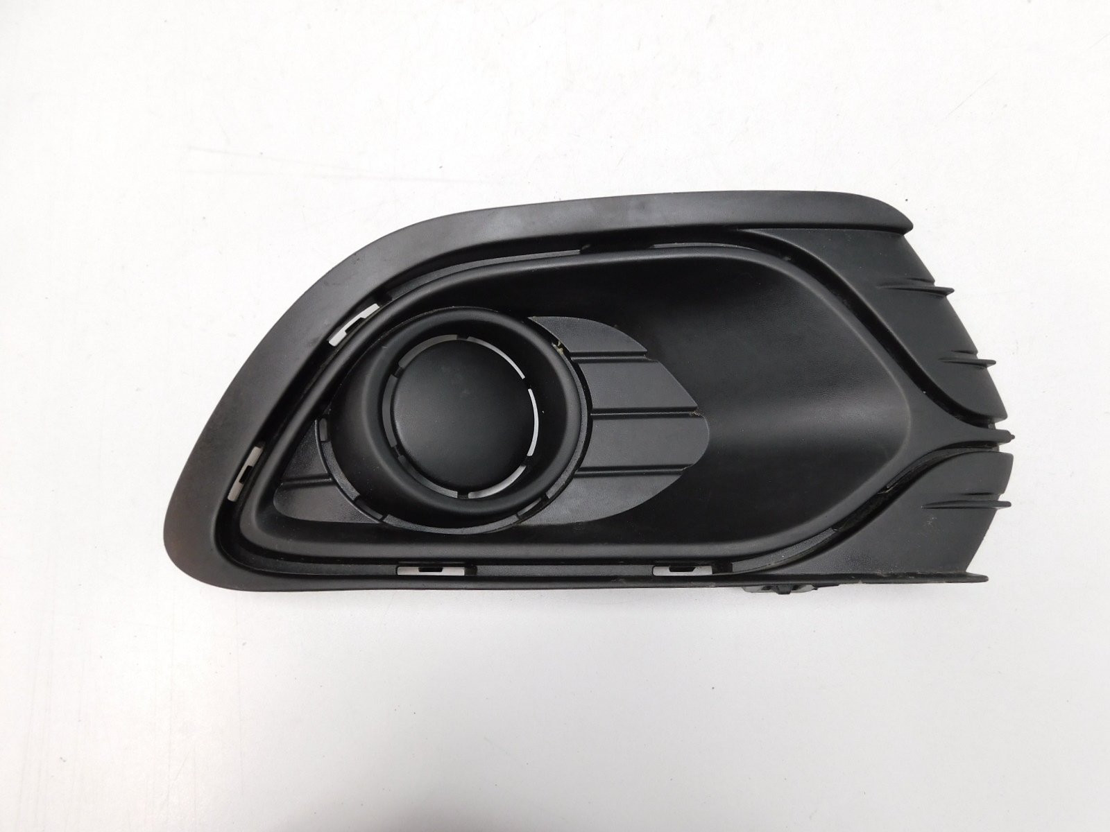 Решетка в бампер правая Renault Logan II 2014>