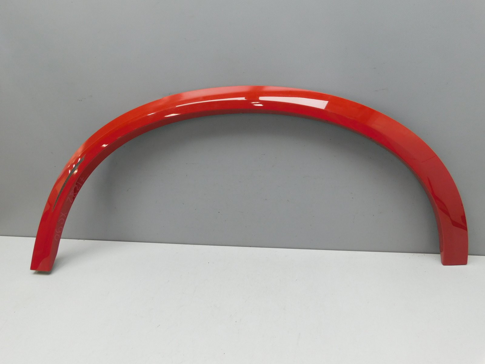 Накладка крыла заднего  левого Volvo XC90 2015>