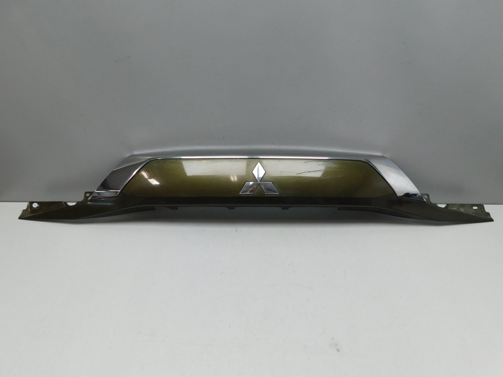 Накладка двери багажника Mitsubishi Outlander 2012>