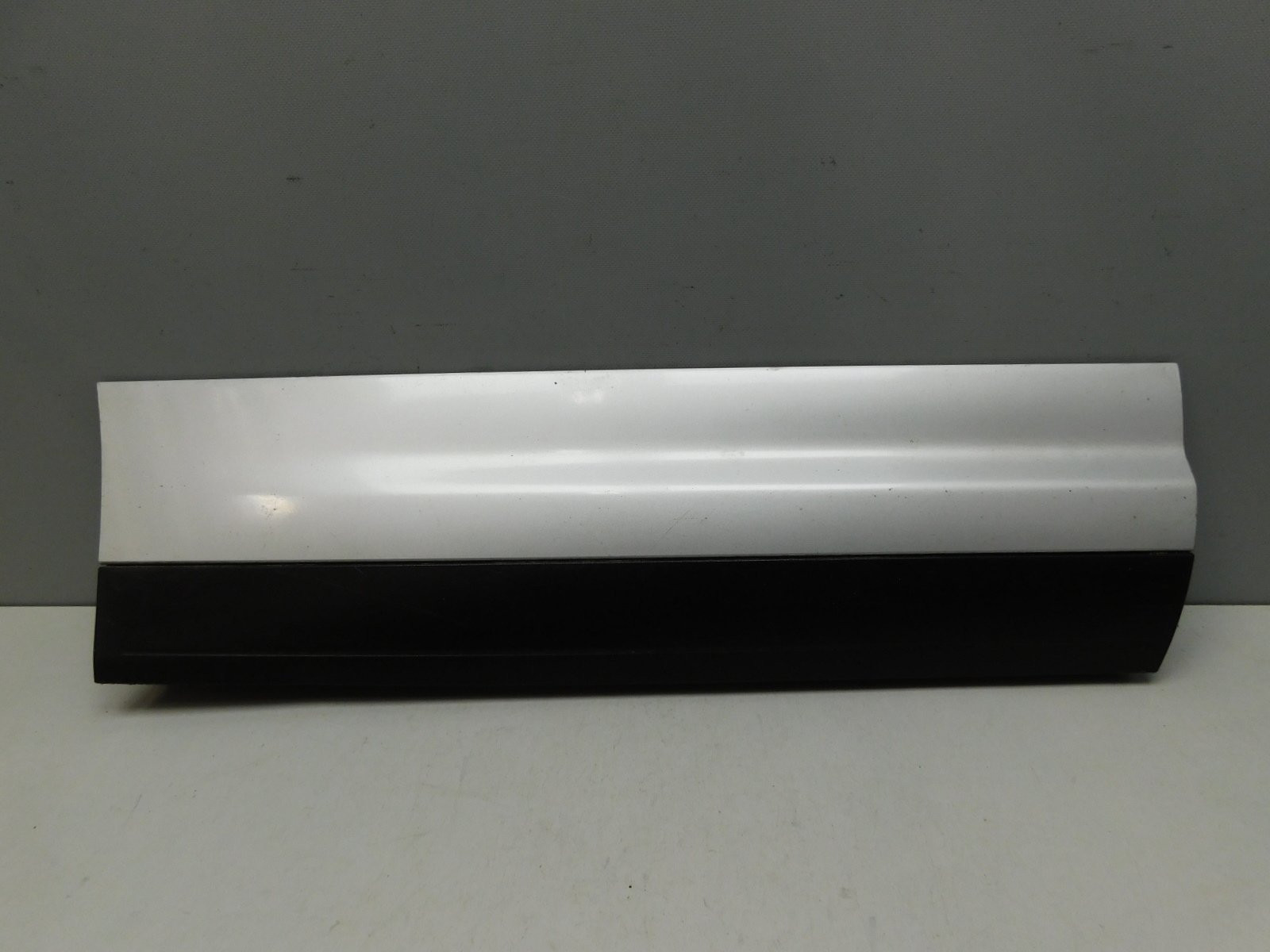 Накладка двери задней правой Porsche Cayenne 2010-2017