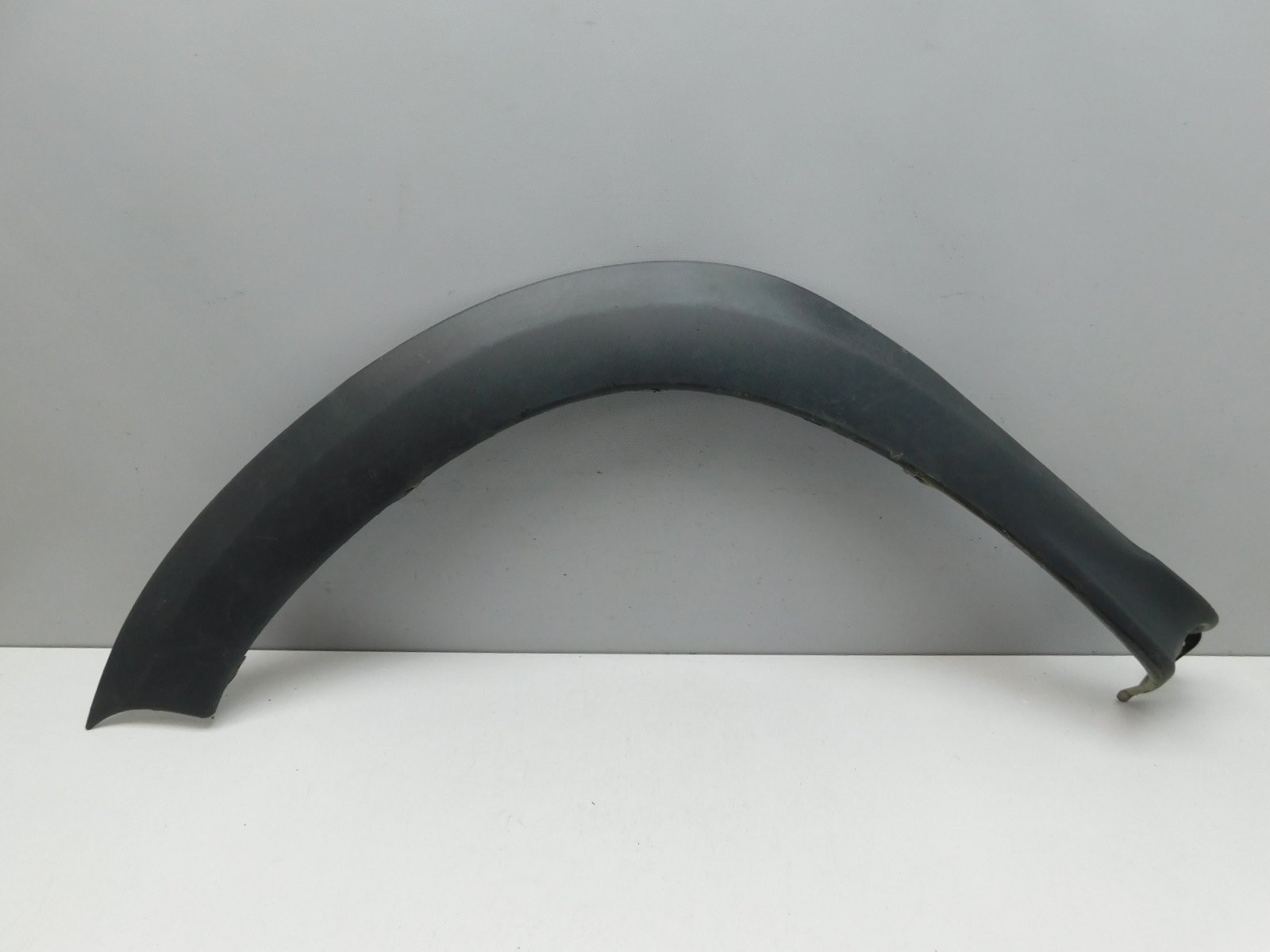 Накладка крыла переднего левого Renault Duster 2011>