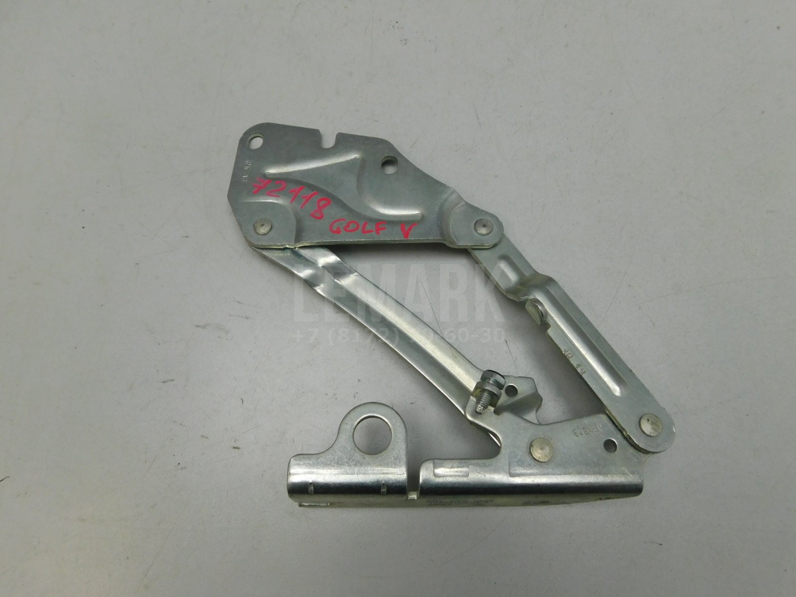 Петля капота правая Volkswagen Golf V Plus 2005-2014 5M0823302
