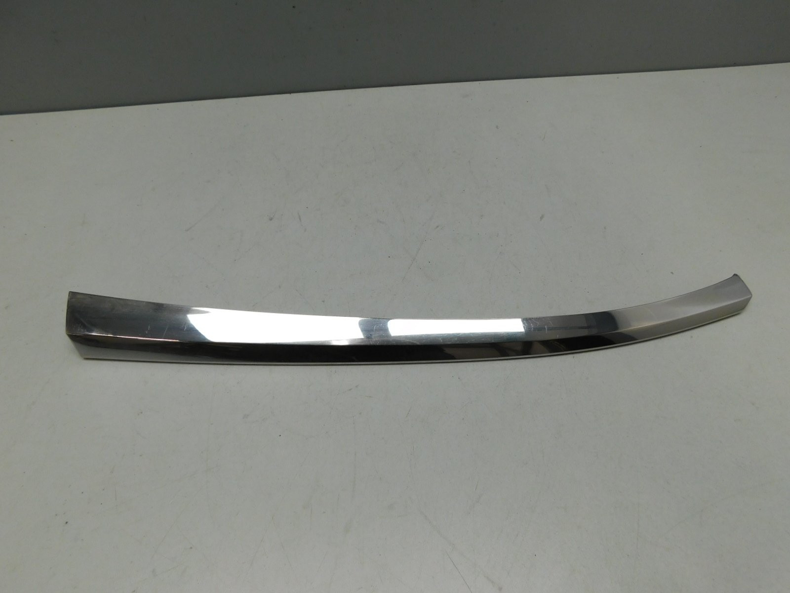 Молдинг решетки радиатора Toyota Camry V50 2011-2018