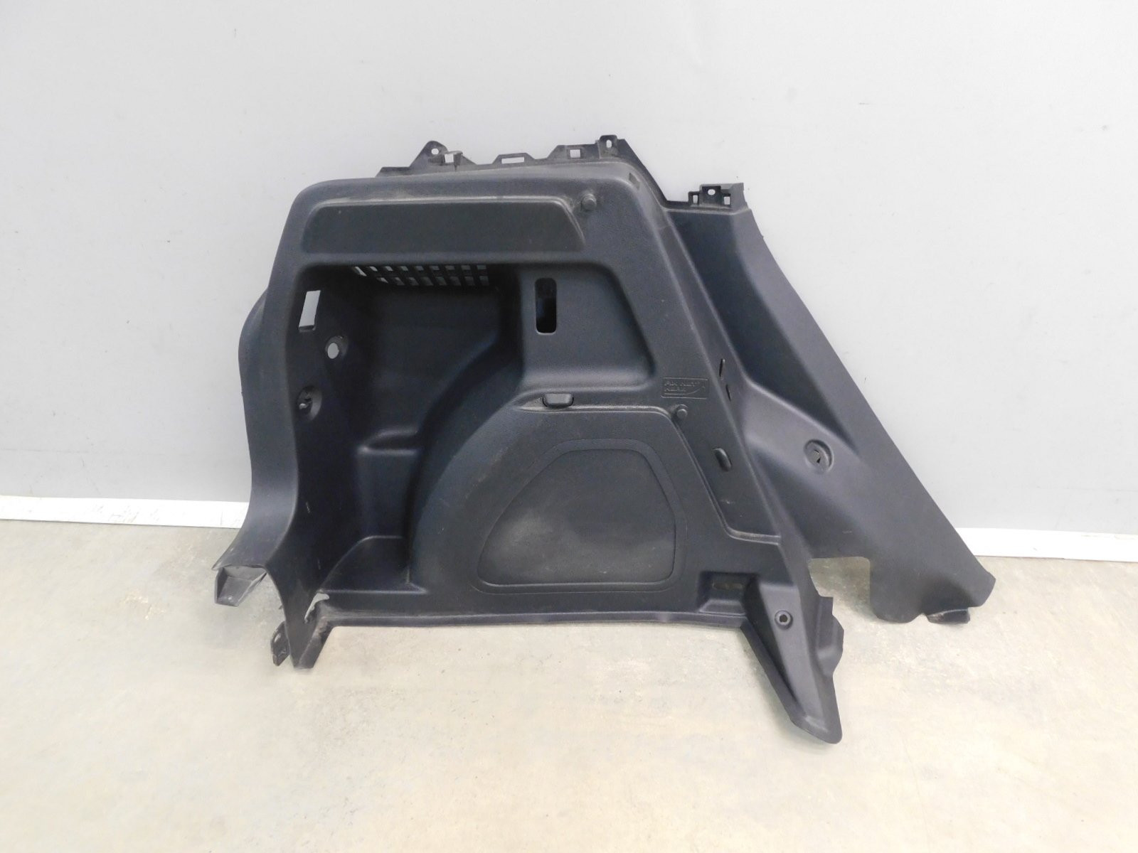 Обшивка багажника Skoda Fabia 2007-2015