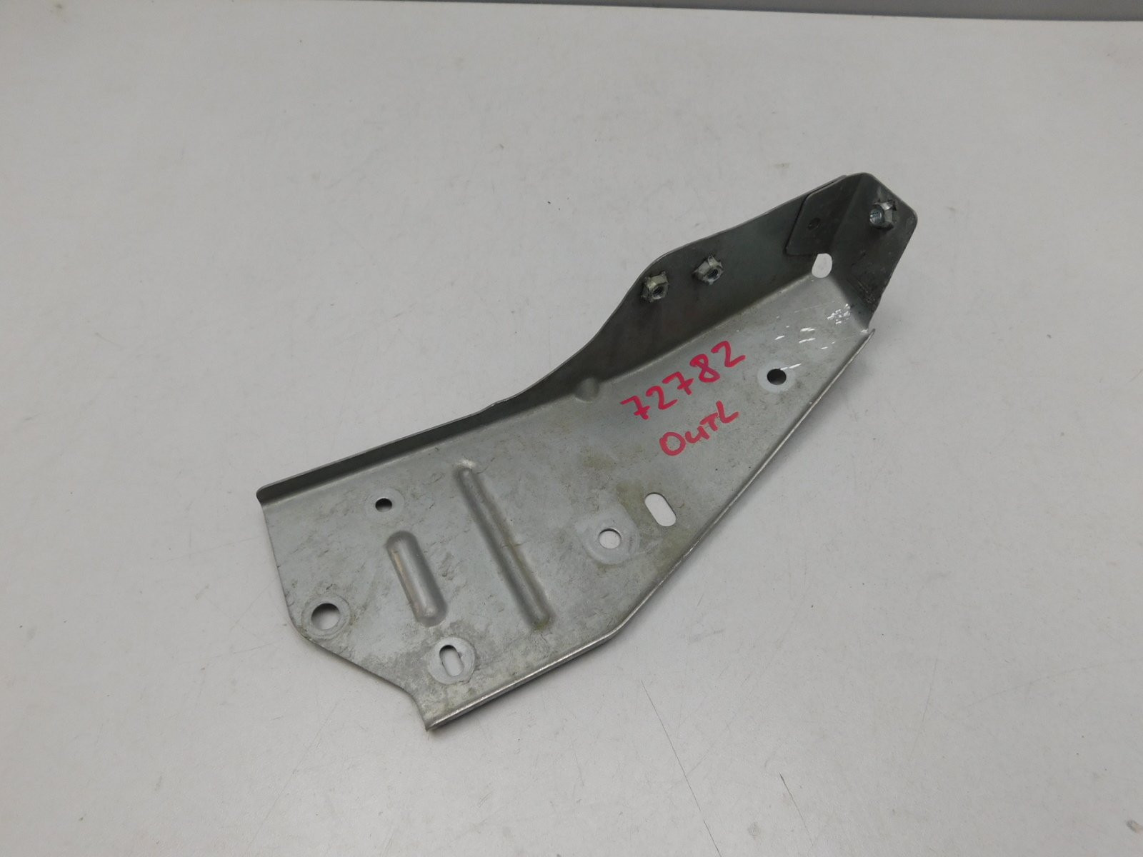 Кронштейн усилителя переднего ба Mitsubishi Outlander 2012>