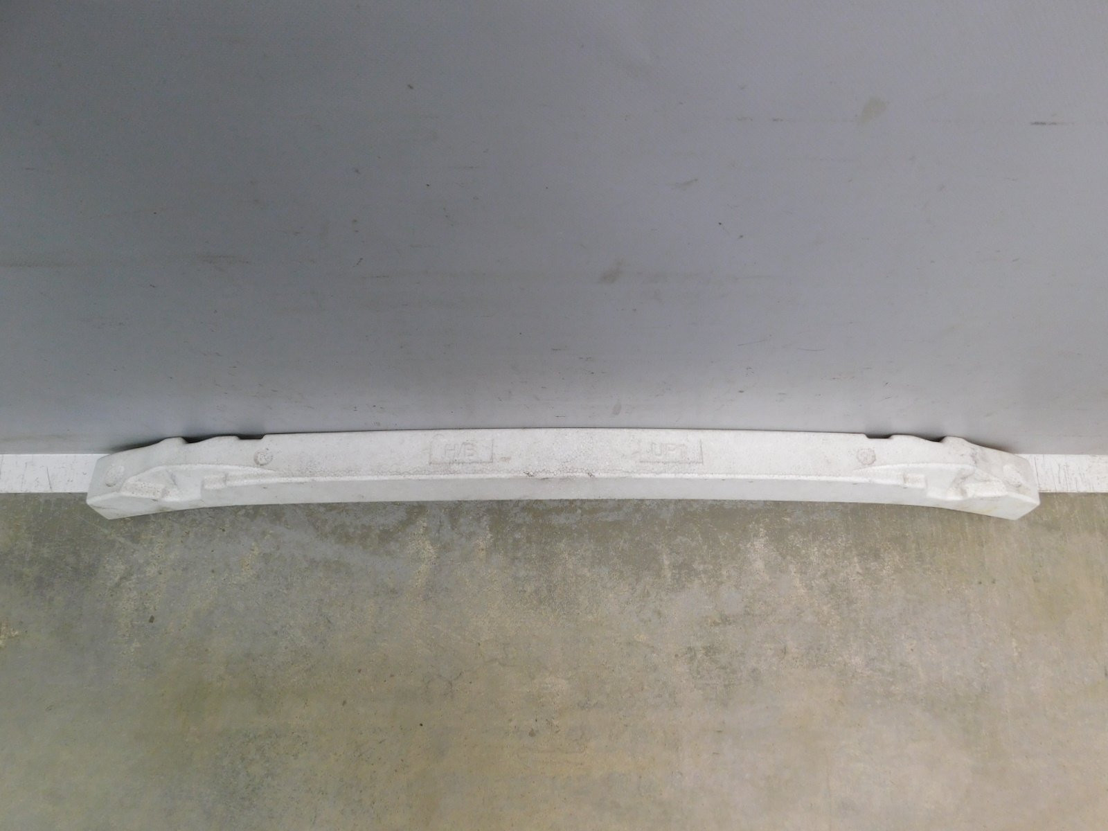 Усилитель переднего бампера Toyota Auris E15 2006-2012