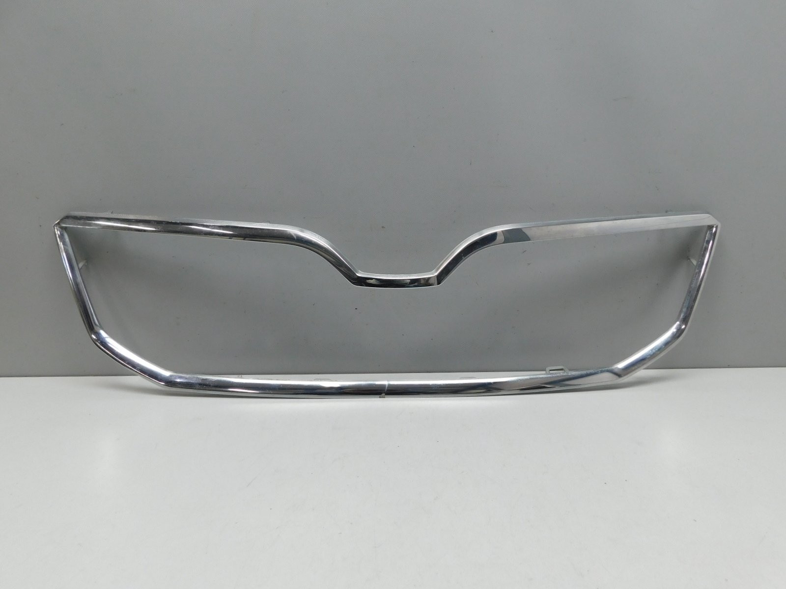 Молдинг решетки радиатора Skoda Octavia III (A7) 2013-2020