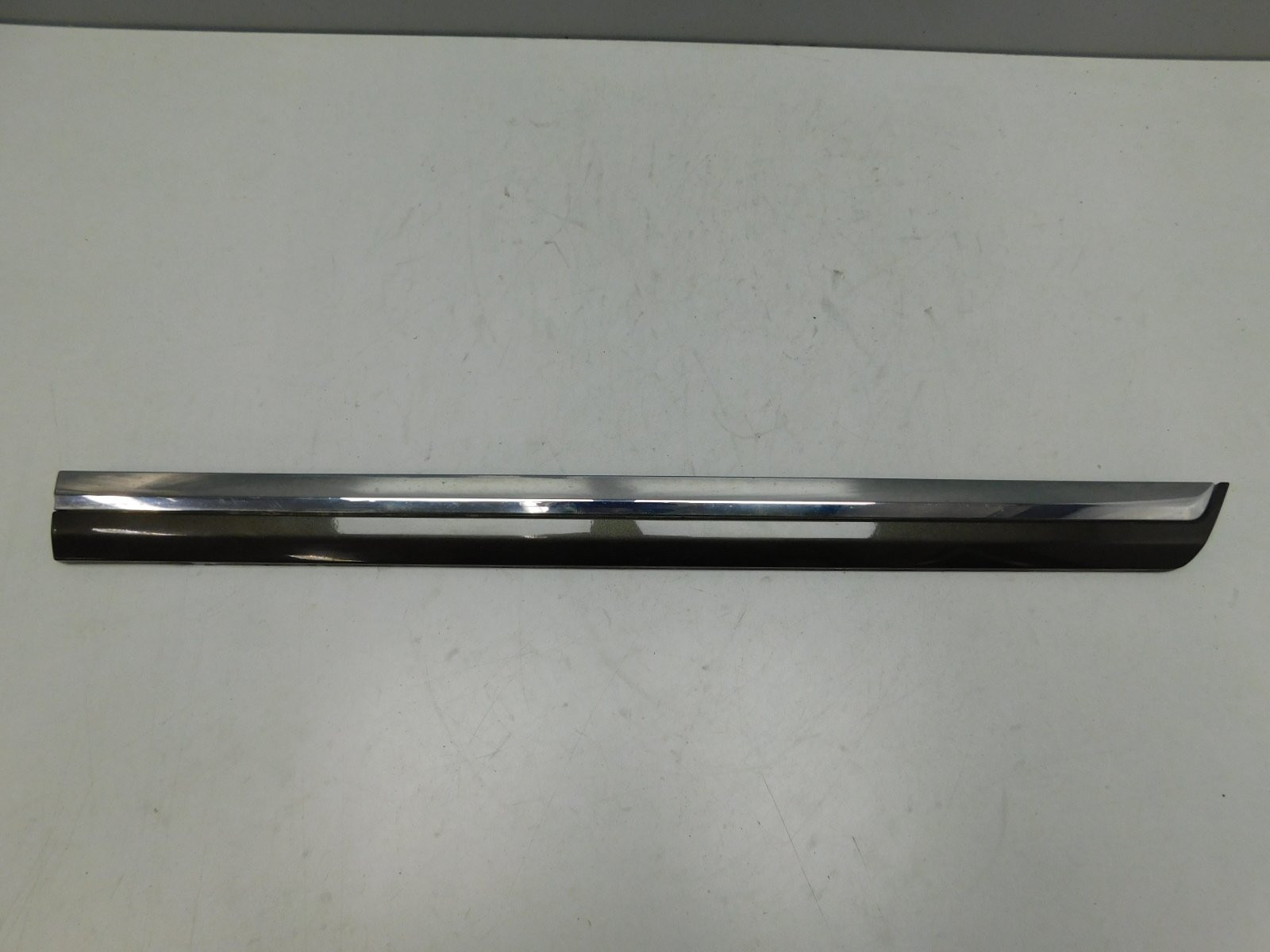 Молдинг двери задней левой Volkswagen Passat B7 2011-2015