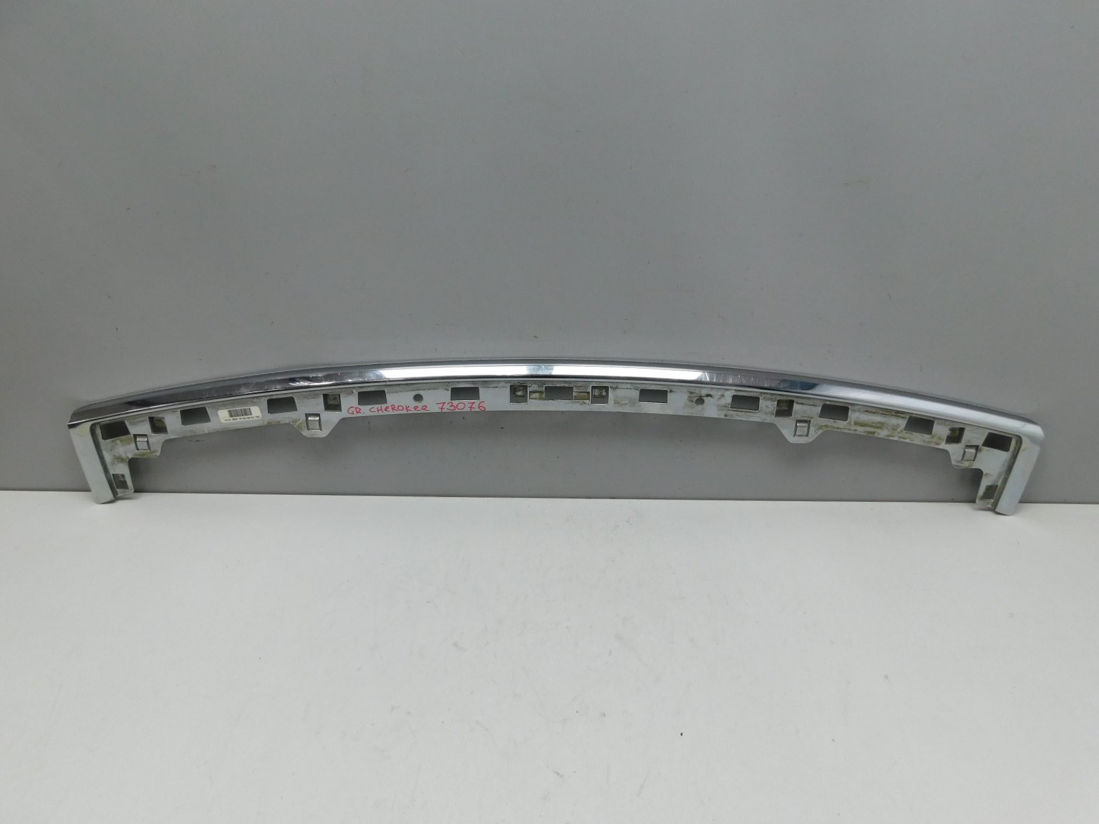 Молдинг заднего бампера Jeep Grand Cherokee (WK2) 2010>