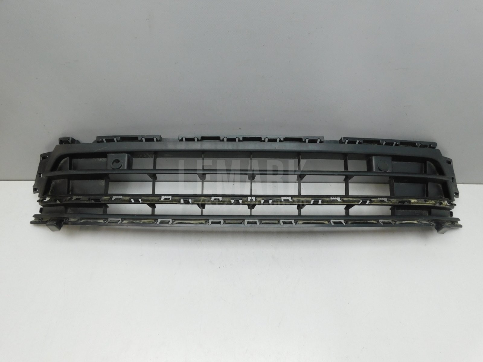 Решетка в бампер центральная Volkswagen Jetta 2011> 5C6853671P9B9