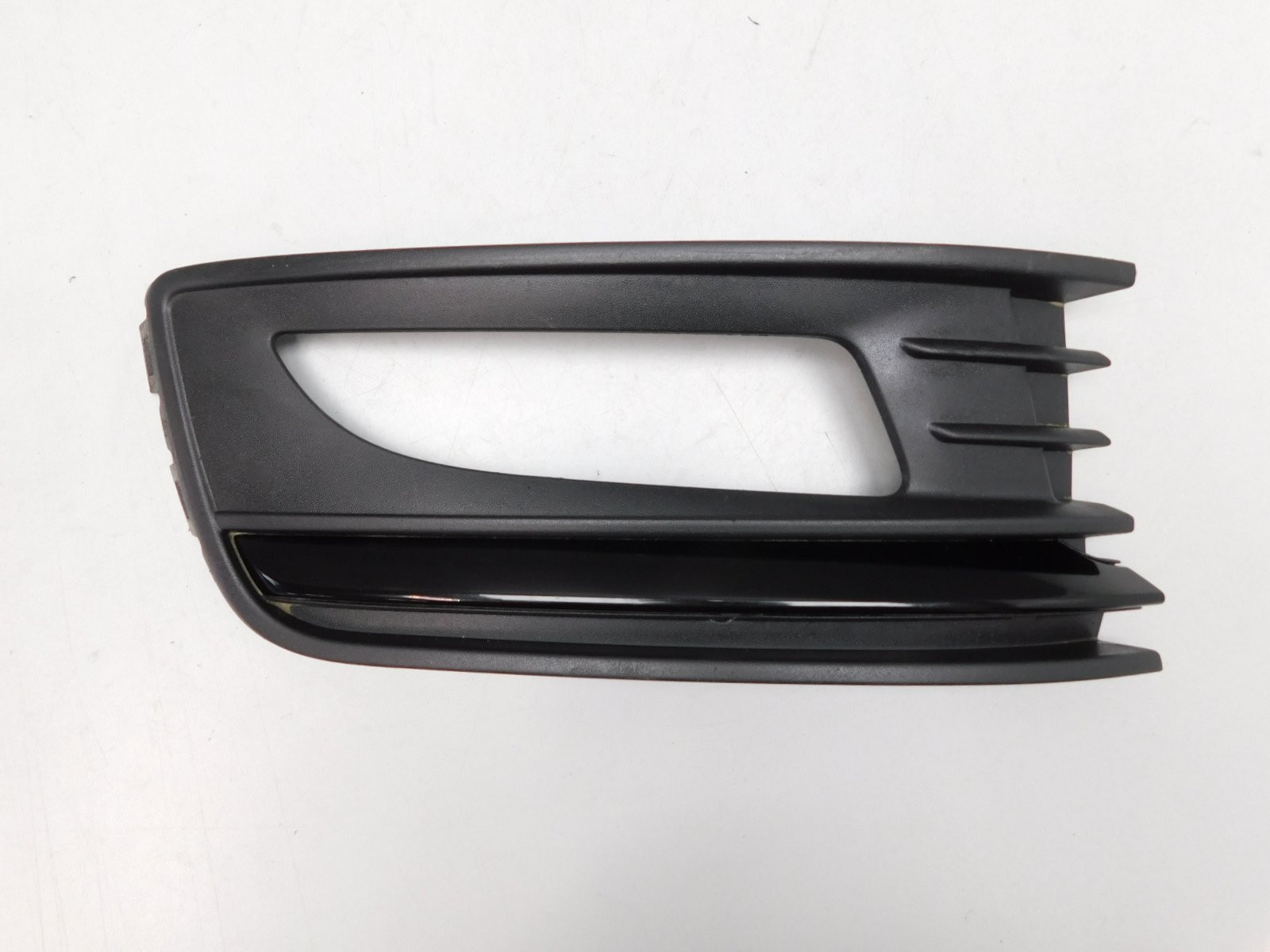 Решетка в бампер левая Volkswagen Polo Sedan 2011-2020