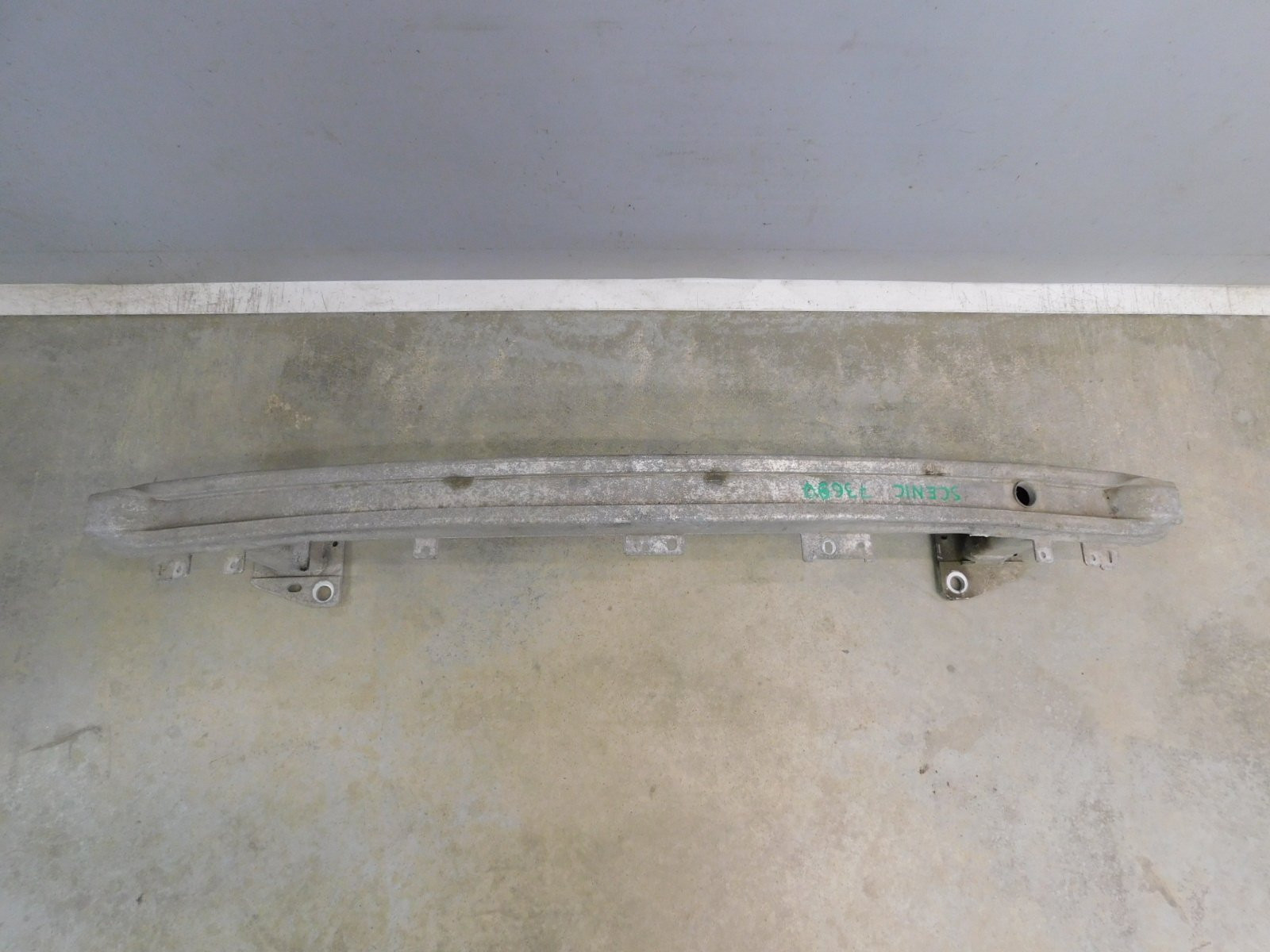 Усилитель переднего бампера Renault Scenic 2009>