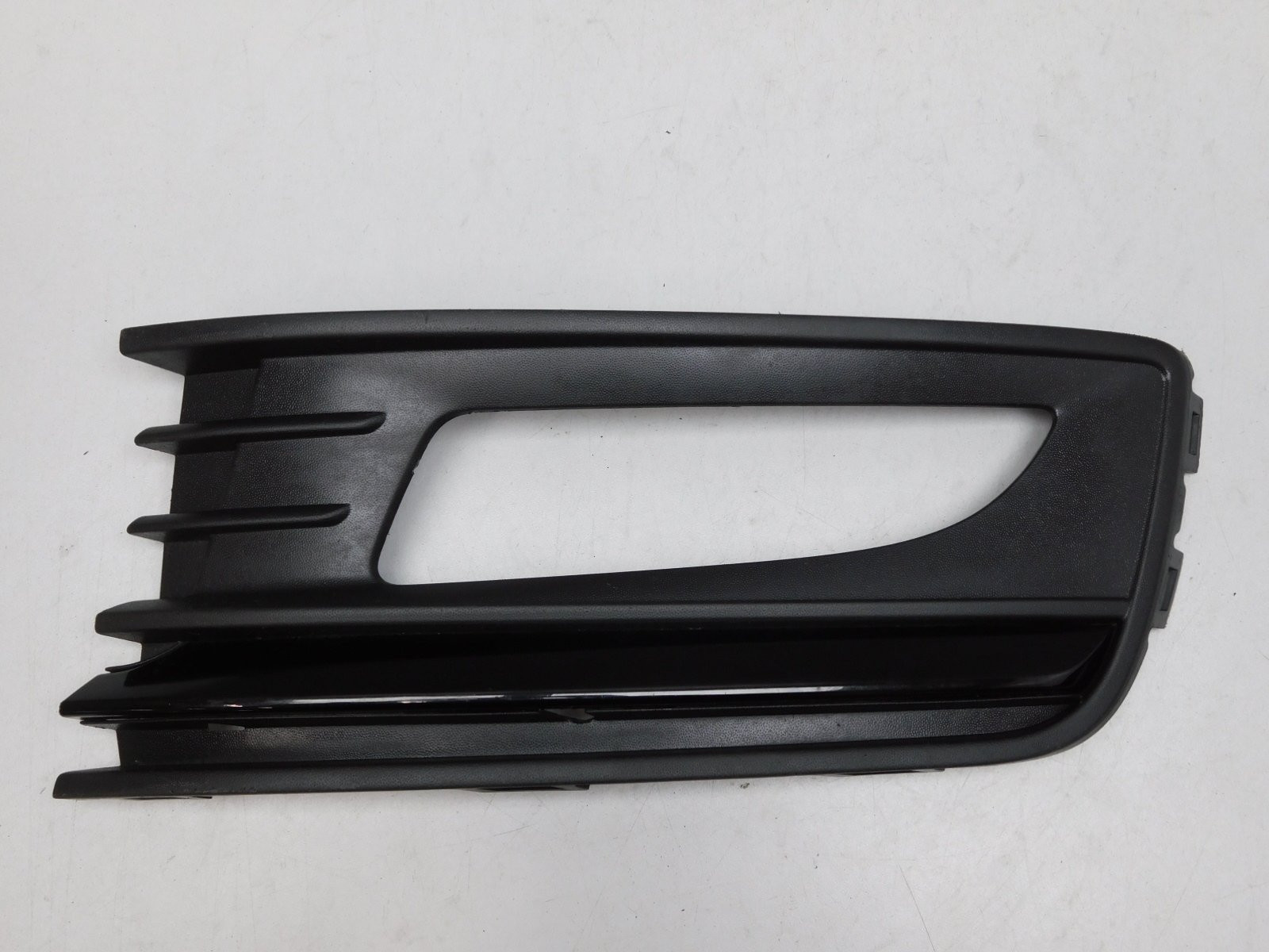 Решетка в бампер левая Volkswagen Polo Sedan 2011-2020