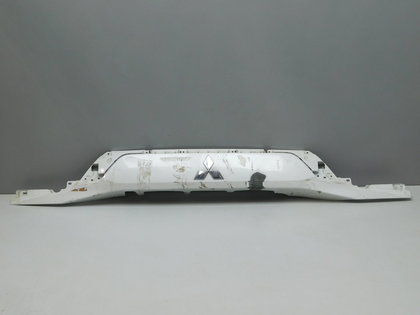 Накладка двери багажника Mitsubishi Outlander 2012>