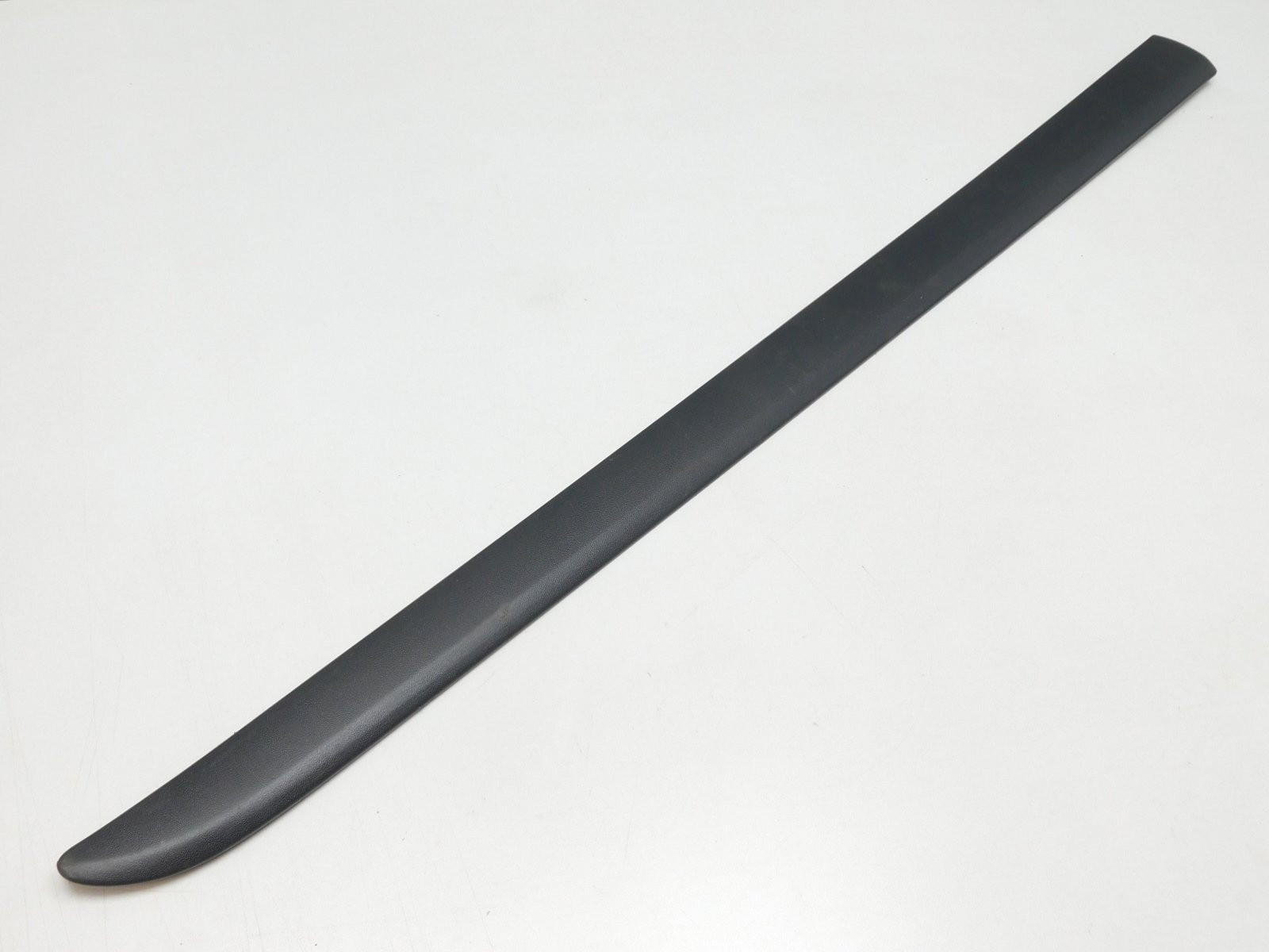 Молдинг двери передней правой Skoda Fabia 2007-2015