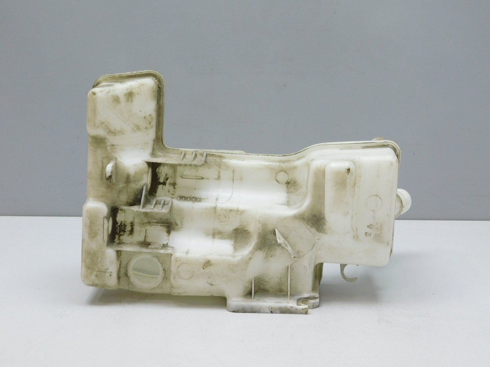 Бачок омывателя лобового стекла Volkswagen Jetta 2011>