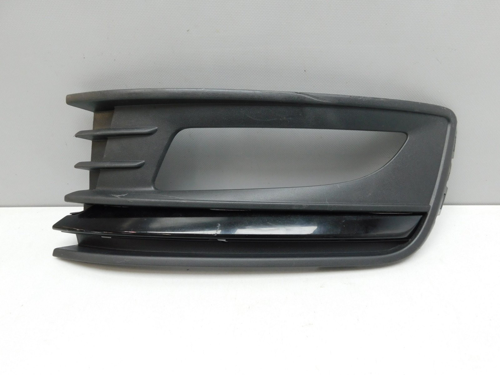 Решетка в бампер левая Volkswagen Polo Sedan 2011-2020