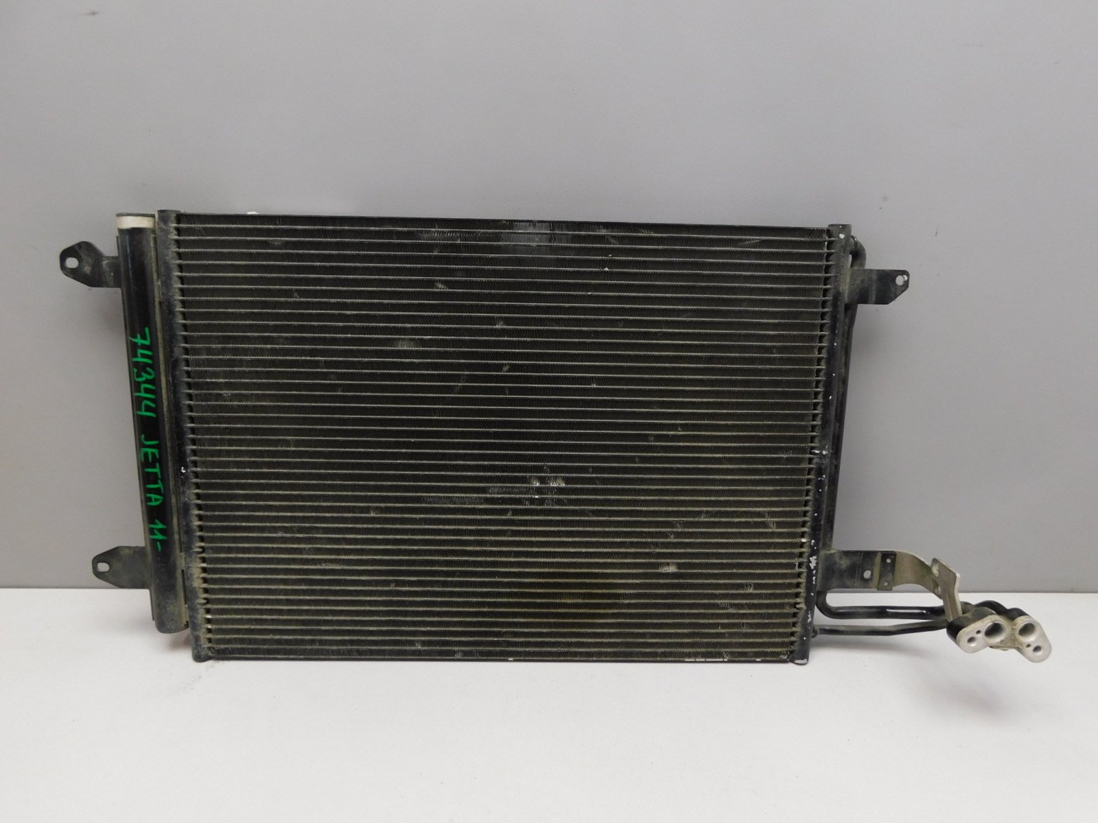 Радиатор кондиционера Volkswagen Jetta 2011>