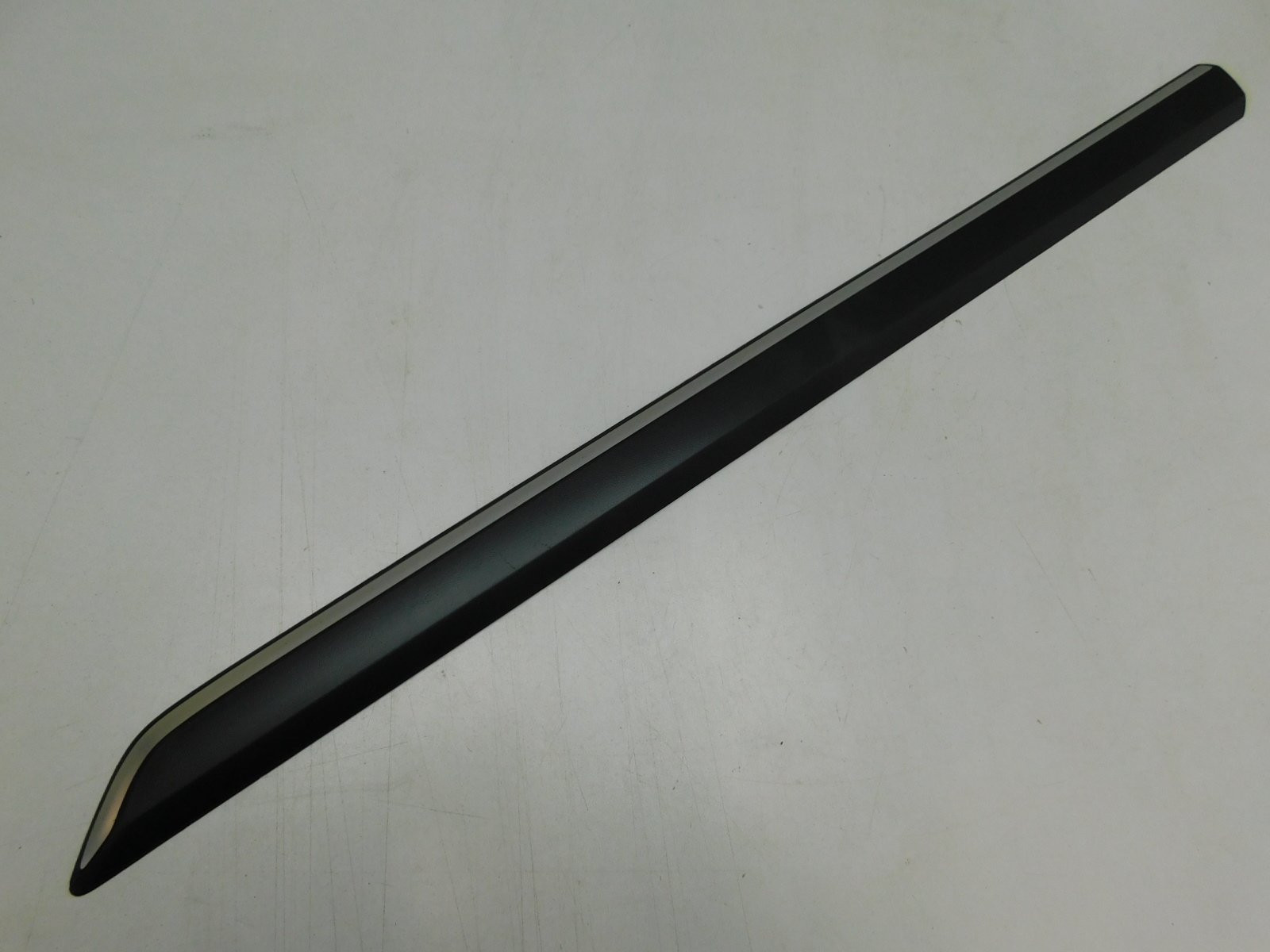 Молдинг двери передней левой Skoda Yeti 2009-2018