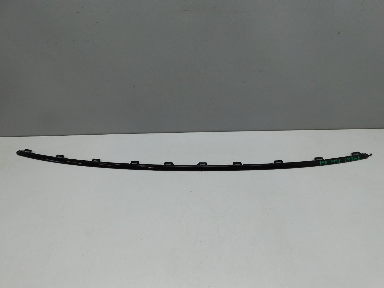 Молдинг заднего бампера Volkswagen Polo Sedan 2011-2020