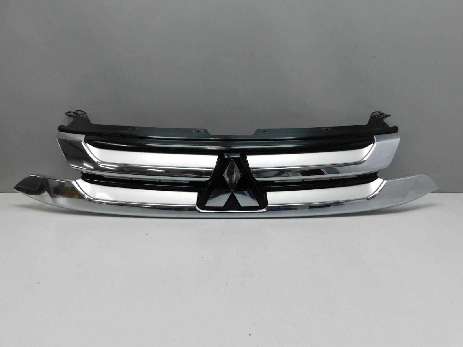 Решетка радиатора Mitsubishi Outlander 2012>