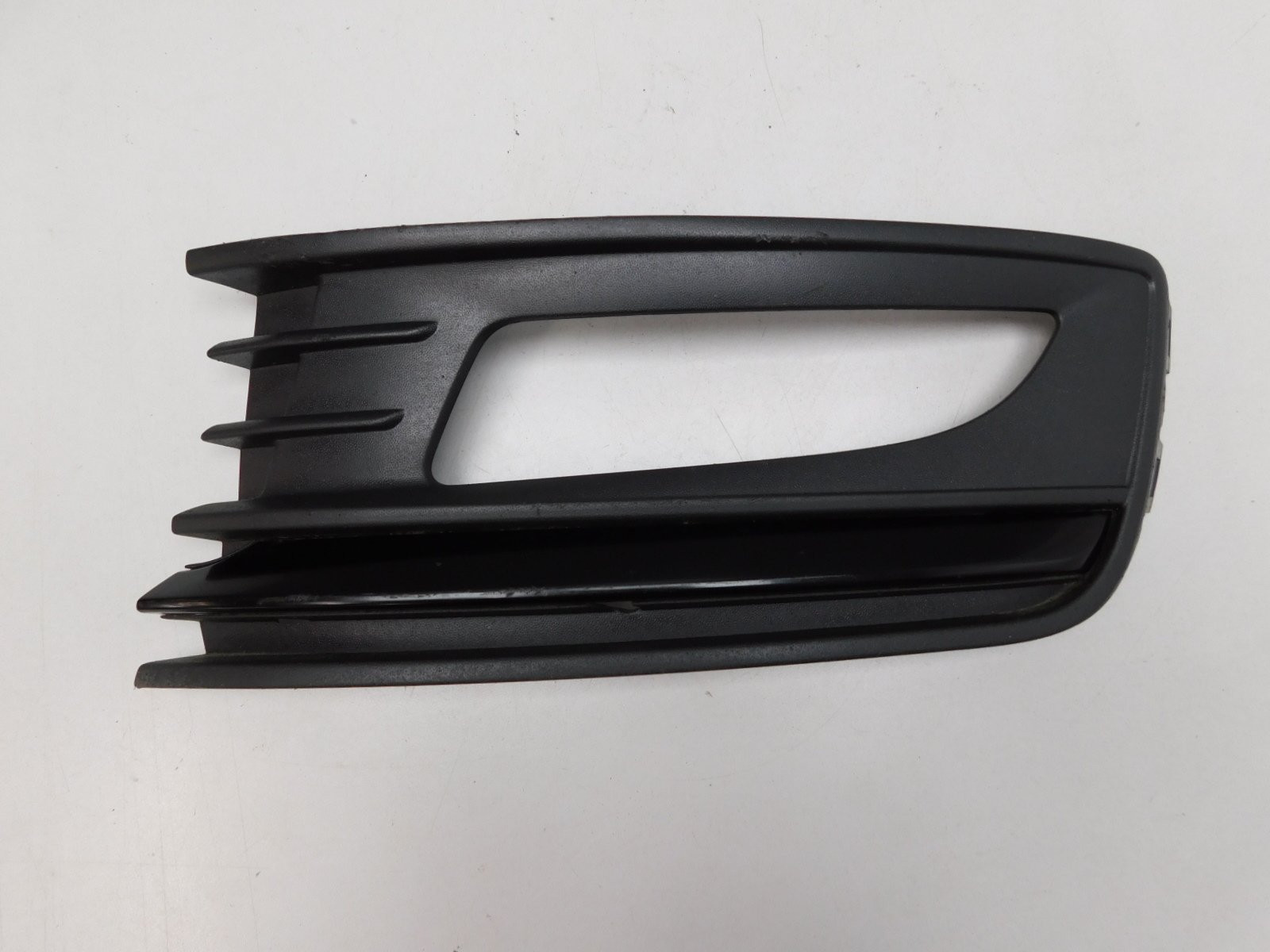 Решетка в бампер левая Volkswagen Polo Sedan 2011-2020